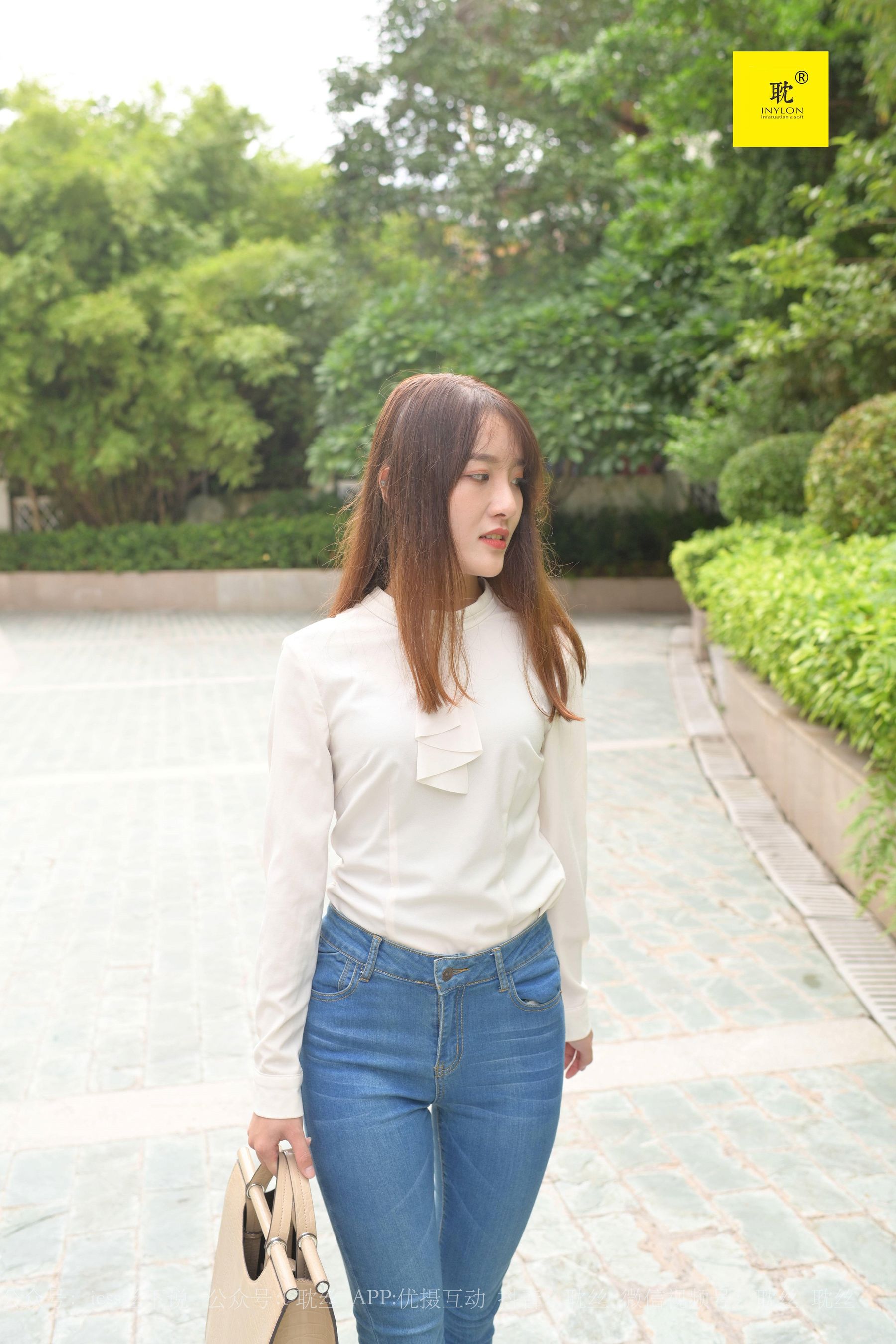 [IESS异思趣向]第N种幻想 婉萍的一天③  美腿丝袜套图第7张