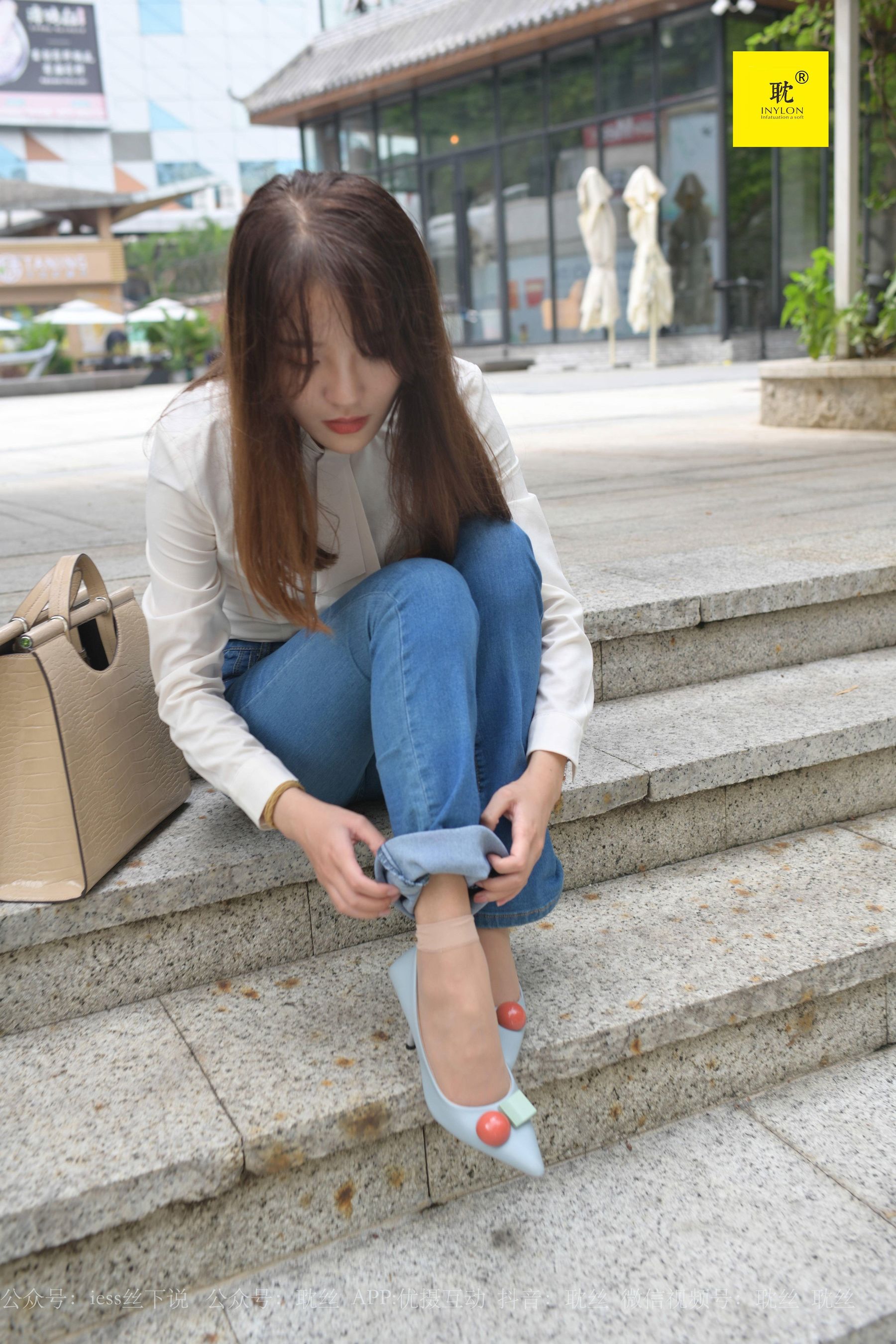[IESS异思趣向]第N种幻想 婉萍的一天③  美腿丝袜套图第8张