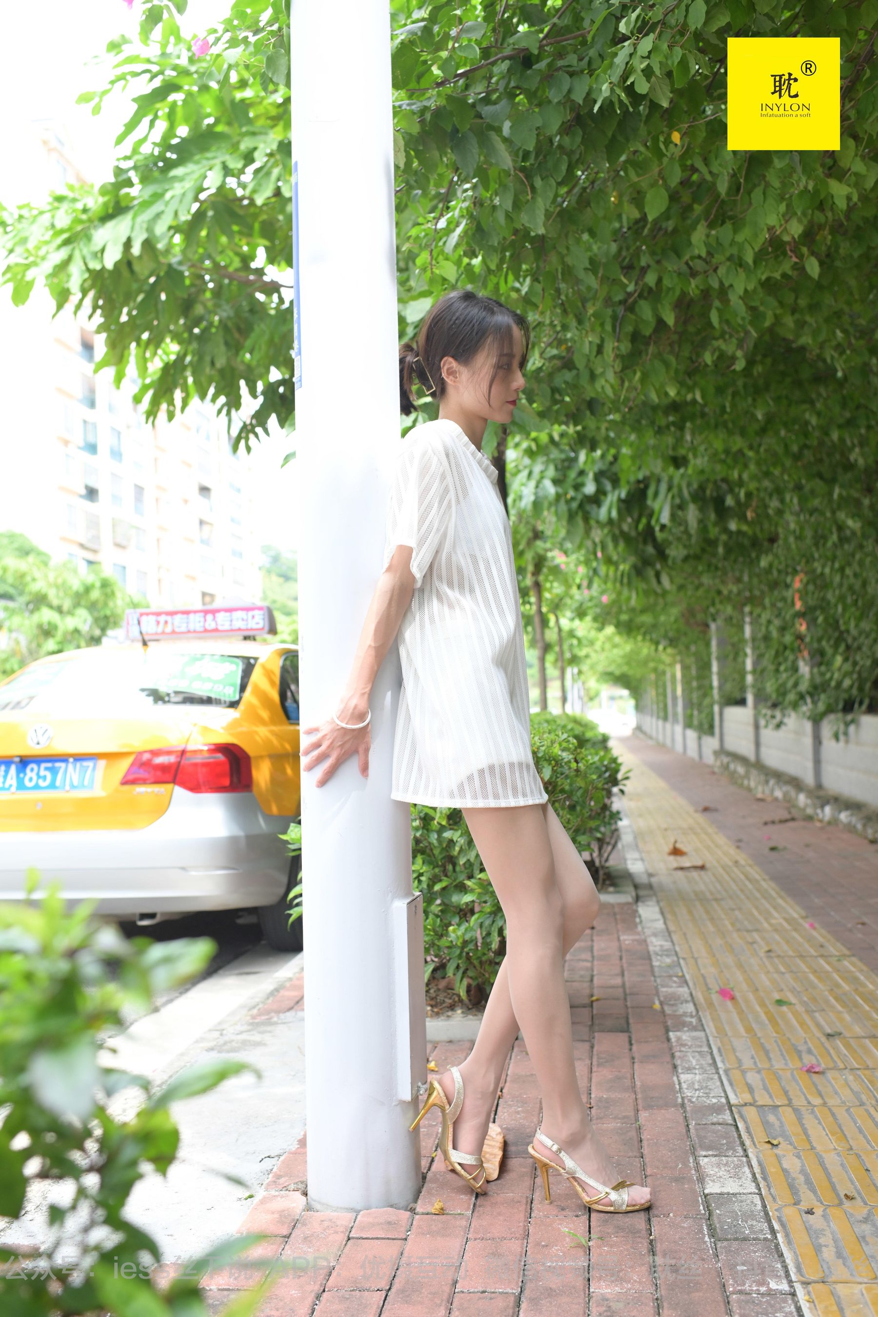 [IESS异思趣向]第N种幻想 孤单的周末② 小六 小裙子+鱼嘴鞋+脱鞋玩水第13张