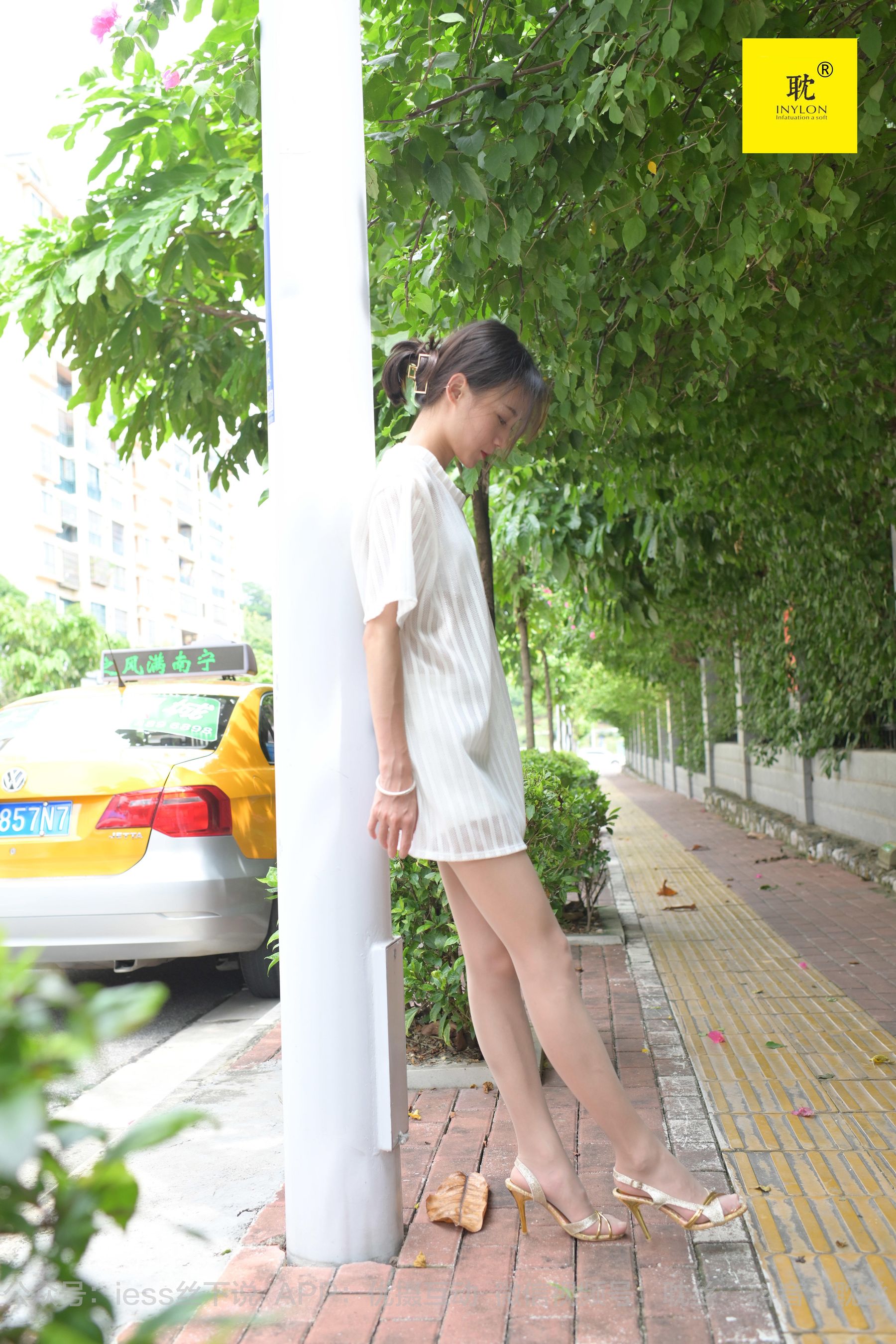 [IESS异思趣向]第N种幻想 孤单的周末② 小六 小裙子+鱼嘴鞋+脱鞋玩水第13张