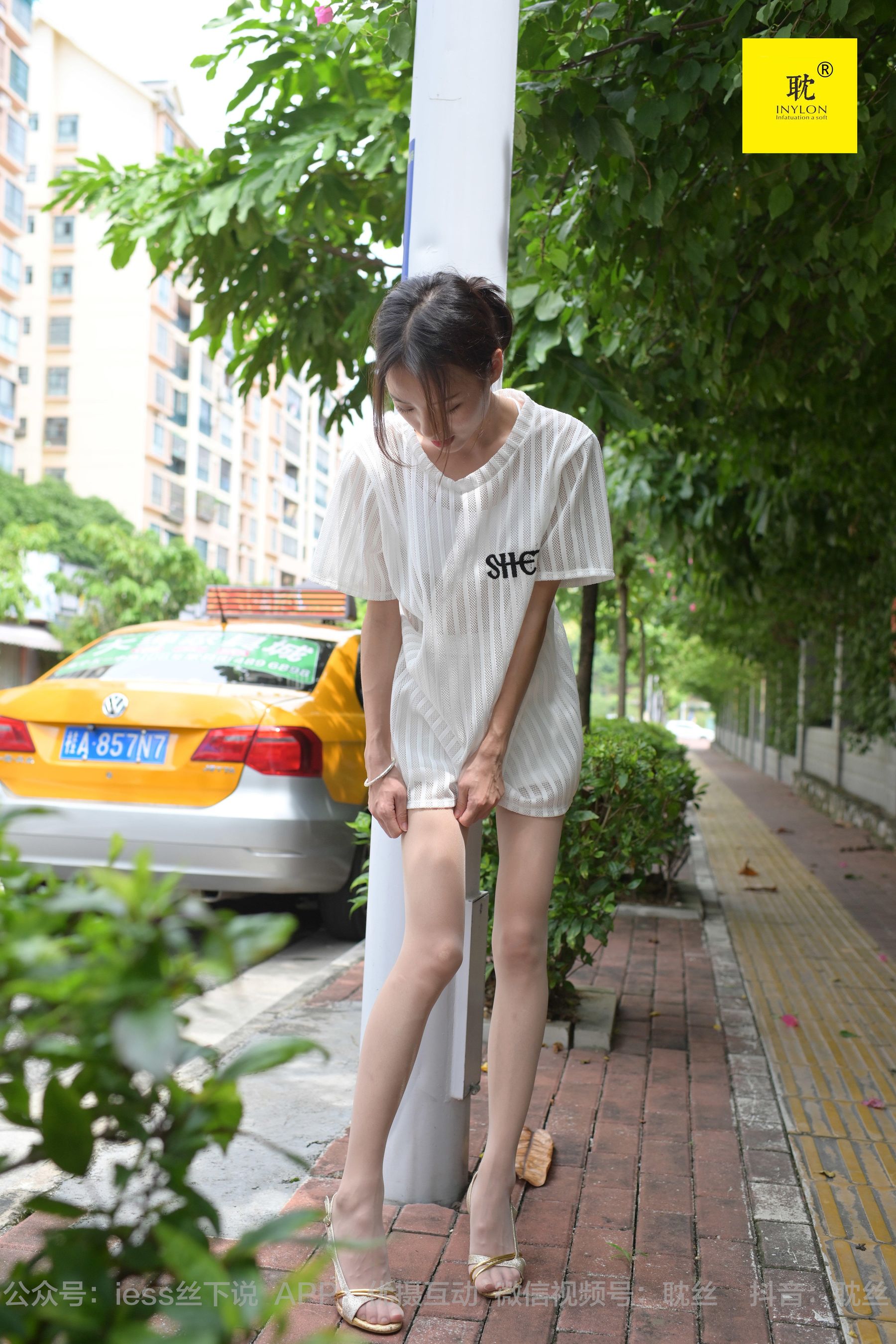 [IESS异思趣向]第N种幻想 孤单的周末② 小六 小裙子+鱼嘴鞋+脱鞋玩水第13张