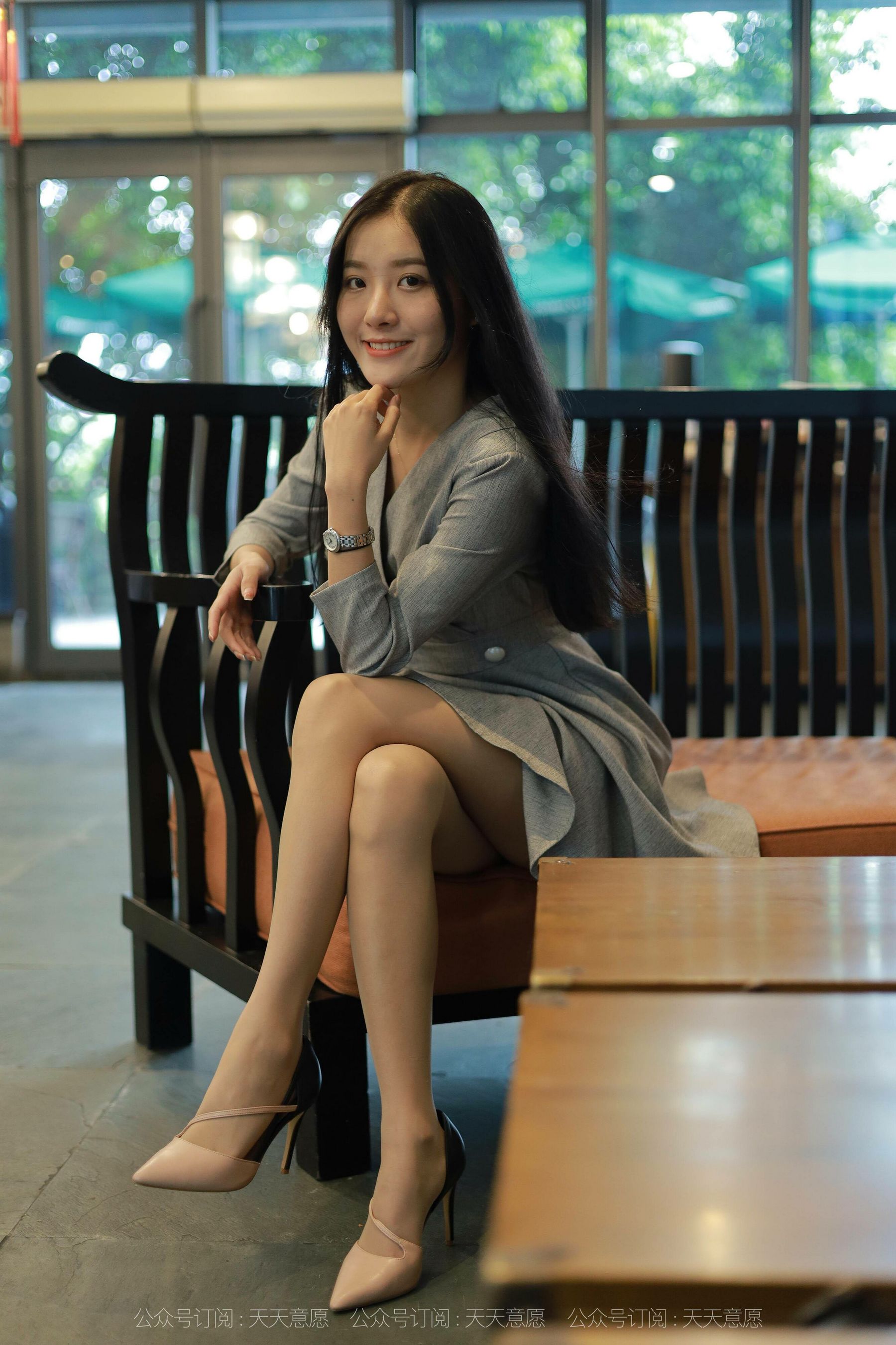[异思趣向IESS]  模特 婉苹 《美女配咖啡》第1张