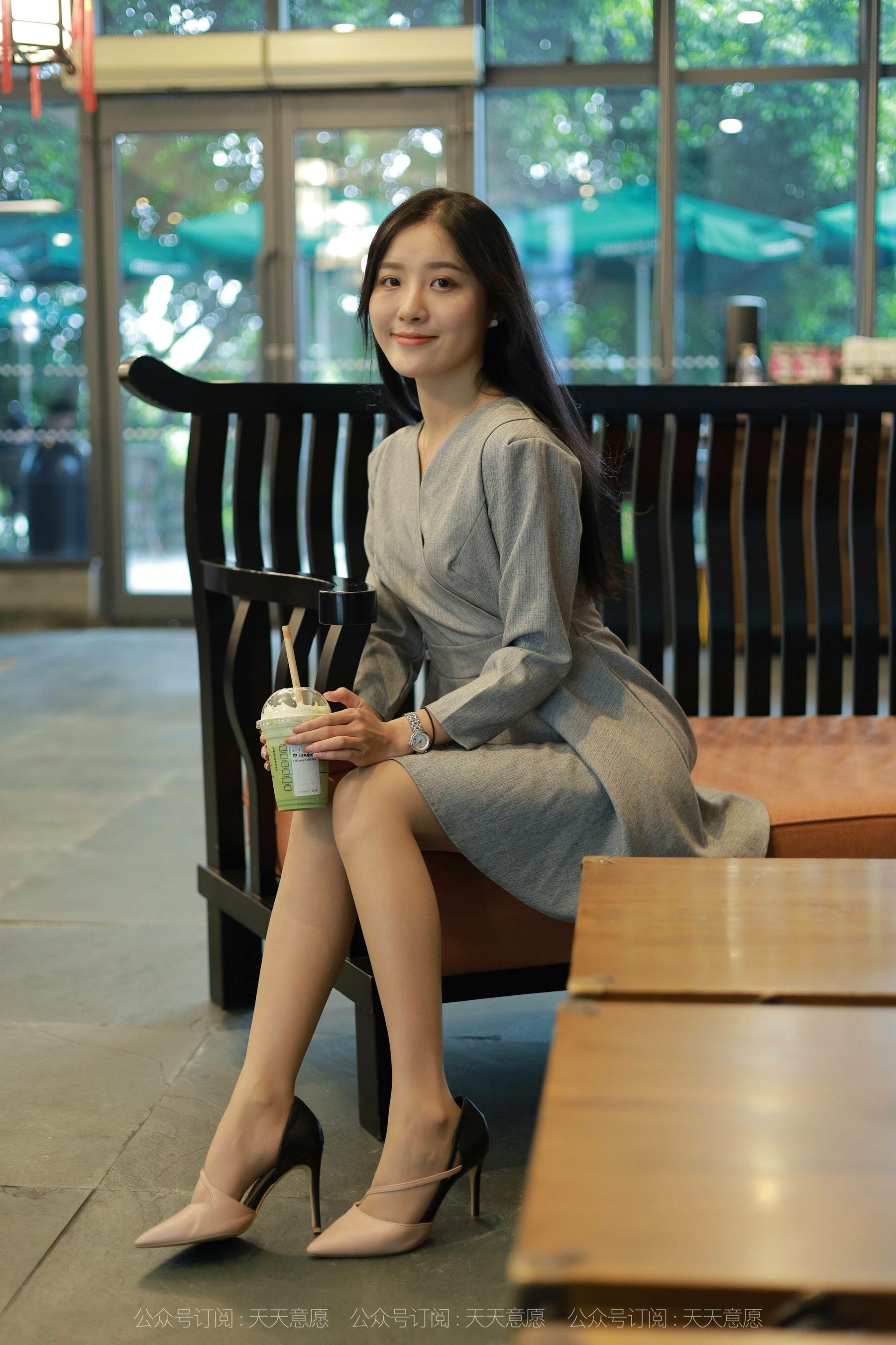 [异思趣向IESS]  模特 婉苹 《美女配咖啡》第14张