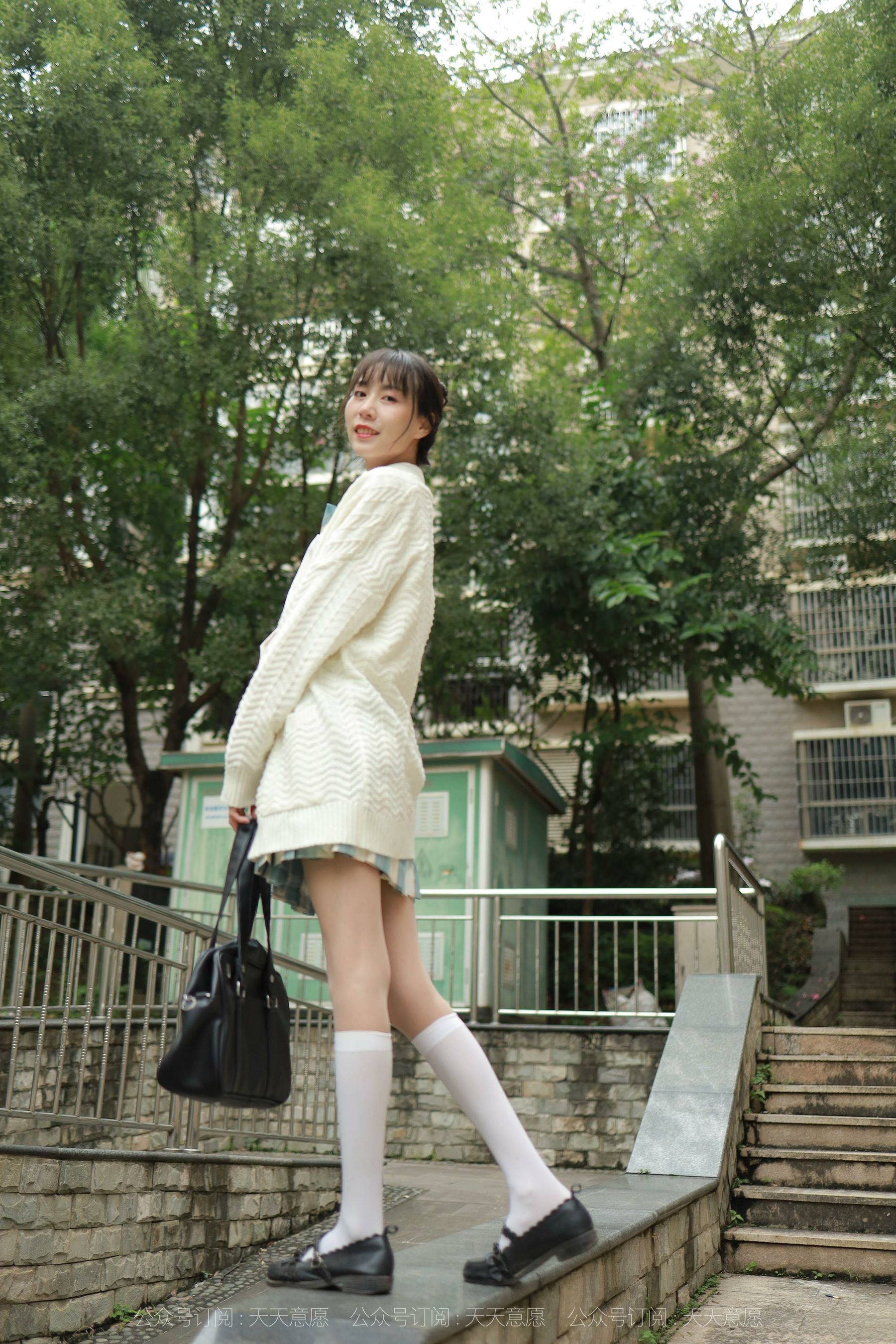 [异思趣向IESS]  模特 团团 《长腿JK装》第8张