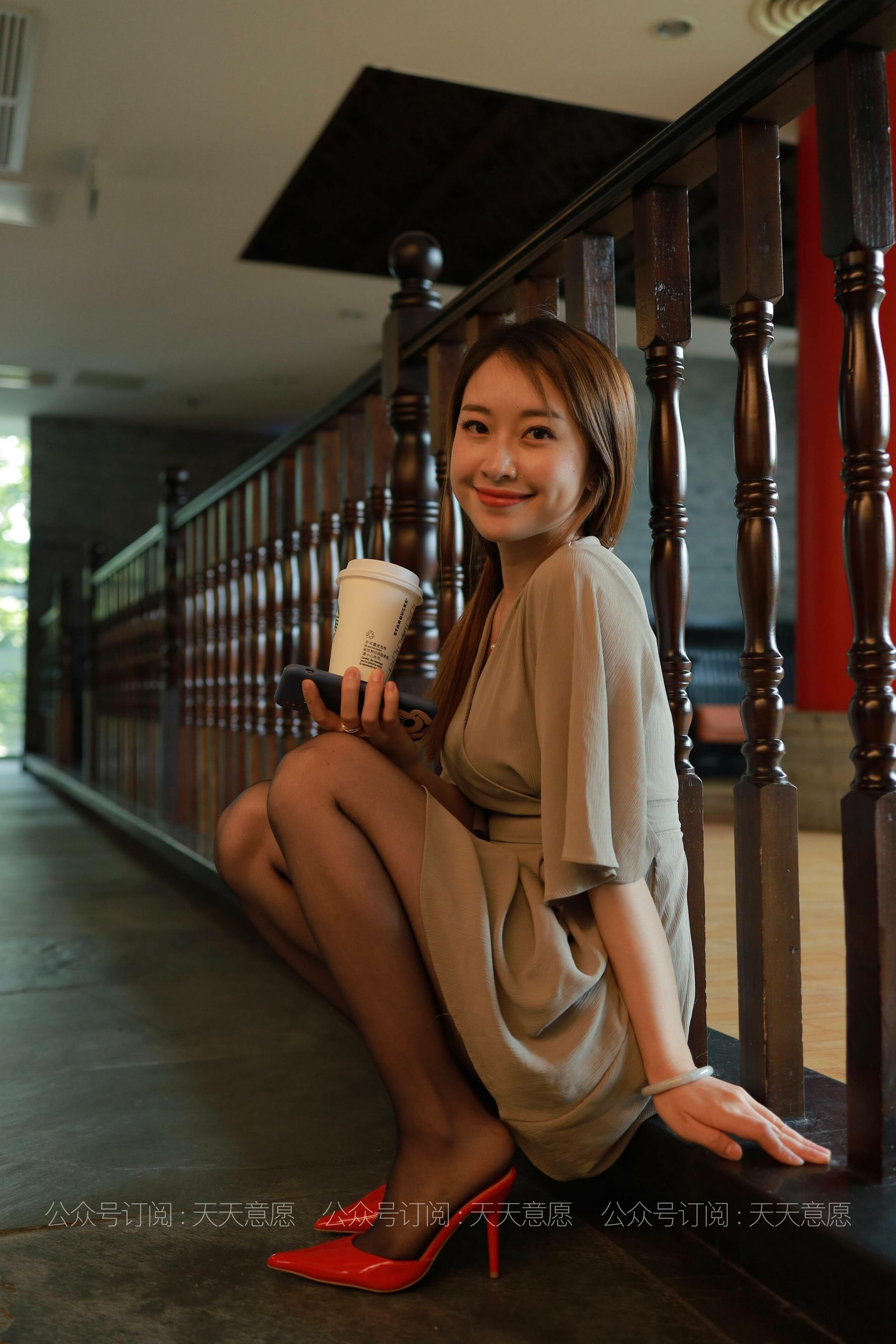 [IESS异思趣向]  模特：小婕《红色跟底一身轻》第17张