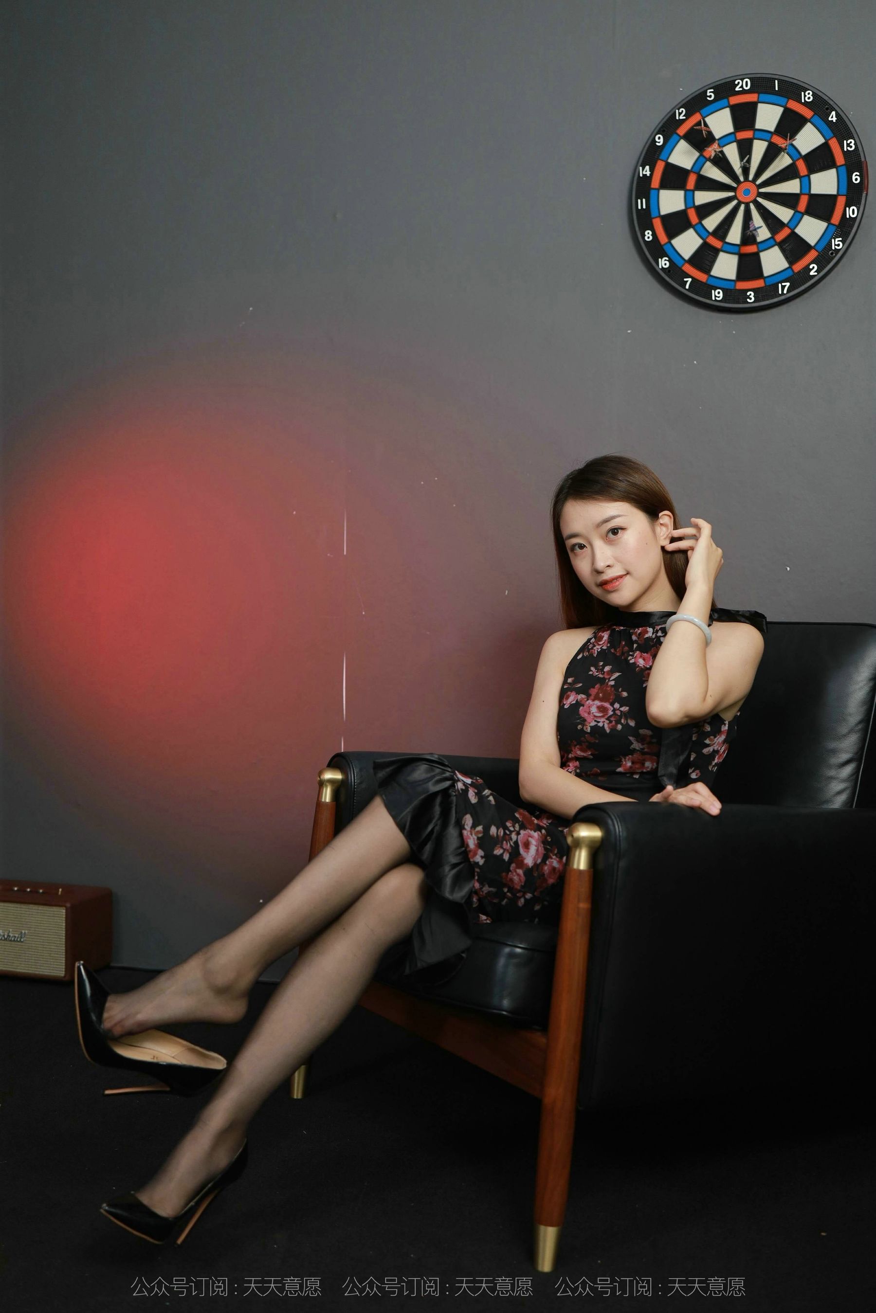 [IESS异思趣向]  模特：小婕《挂脖连衣裙》第2张