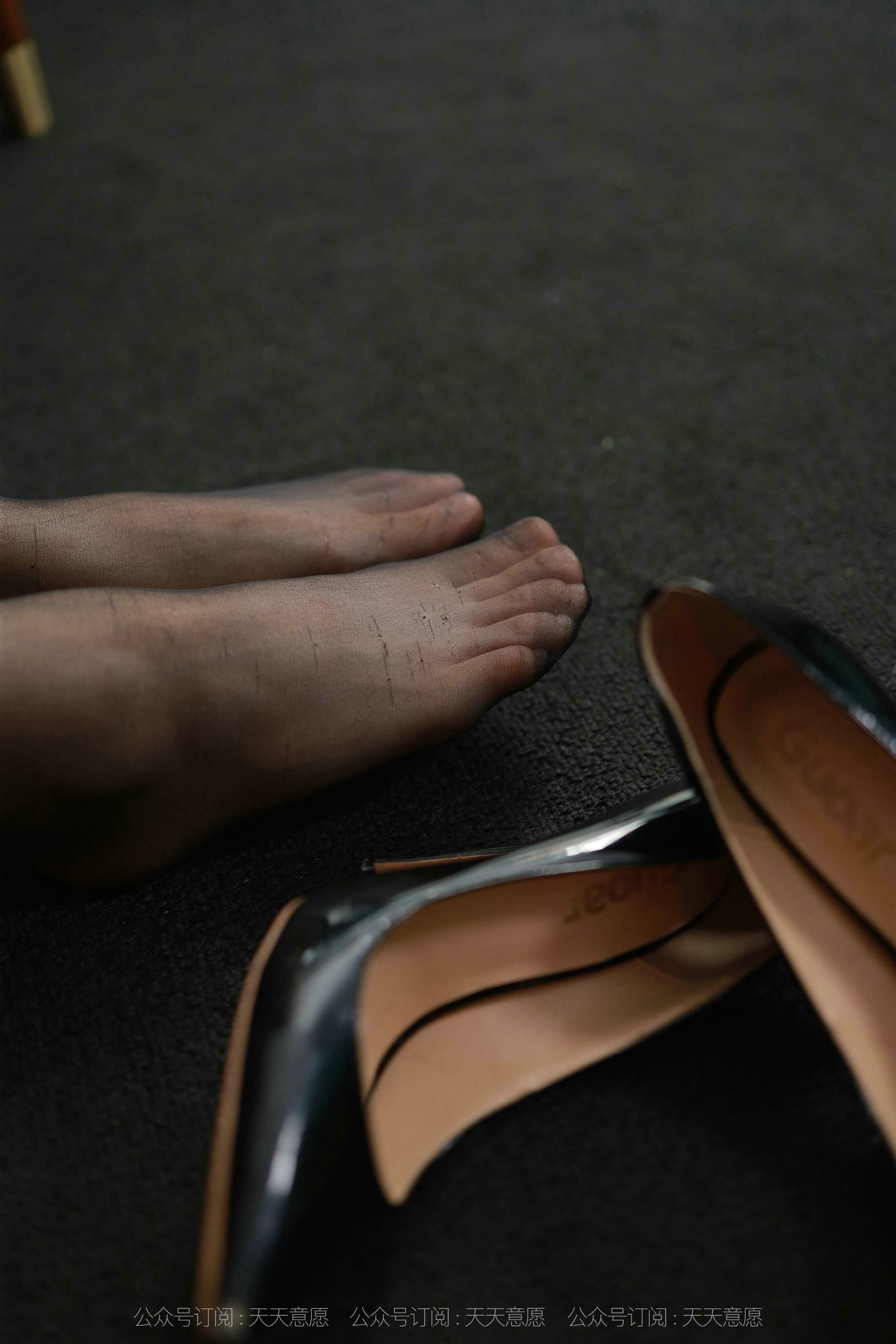 [IESS异思趣向]  模特：小婕《挂脖连衣裙》第20张