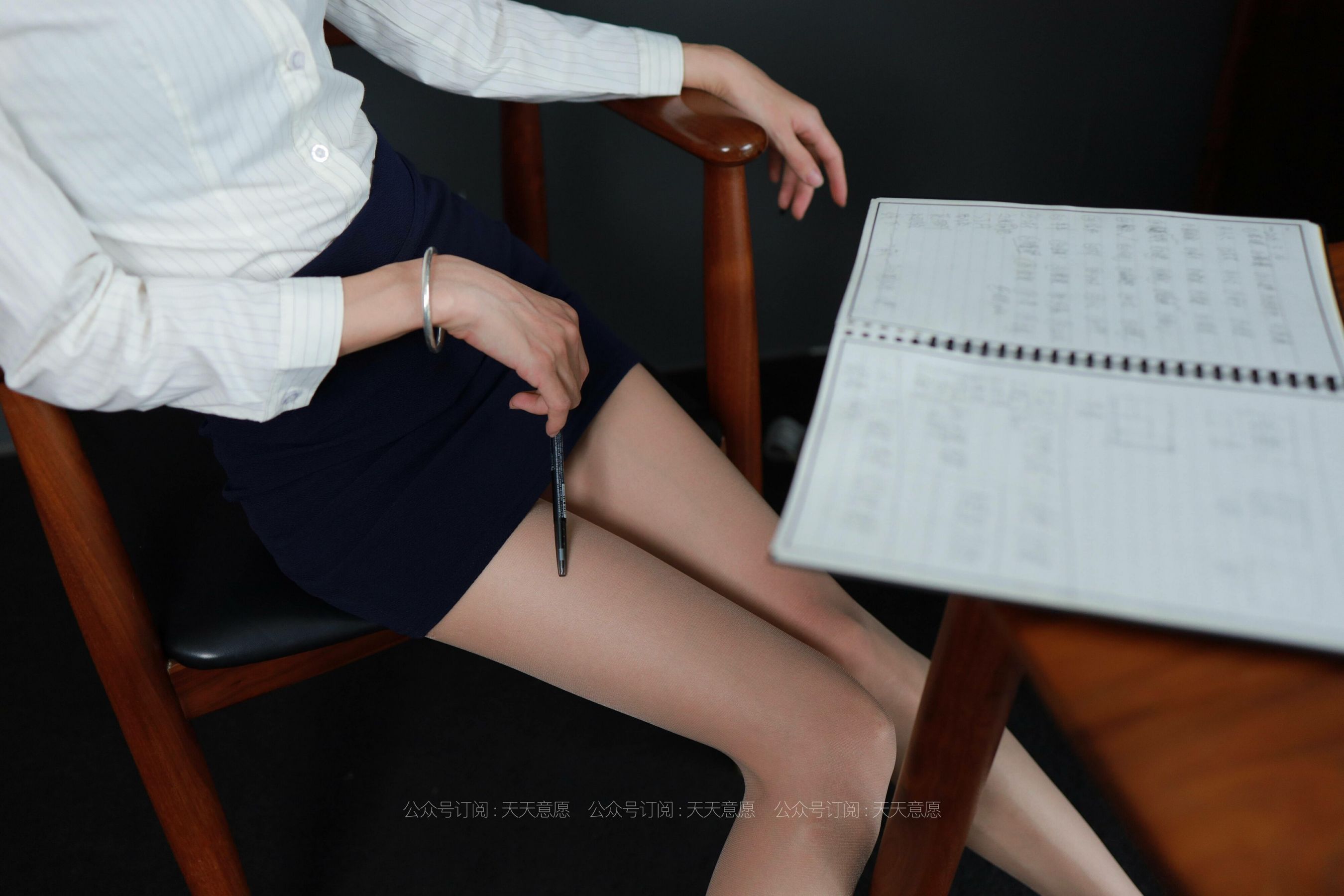 [IESS异思趣向]  模特：小六《火辣女秘书》第1张