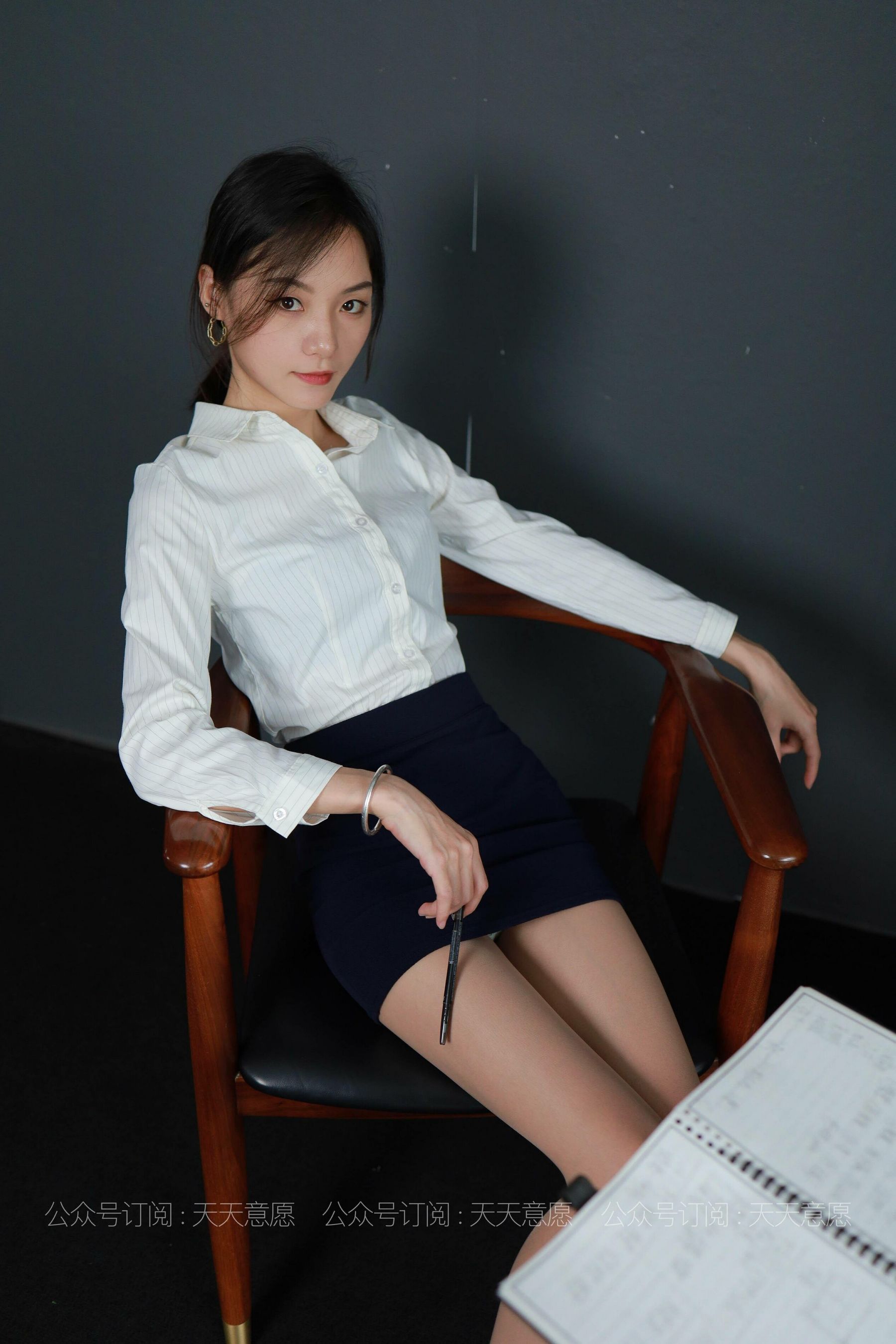 [IESS异思趣向]  模特：小六《火辣女秘书》第2张