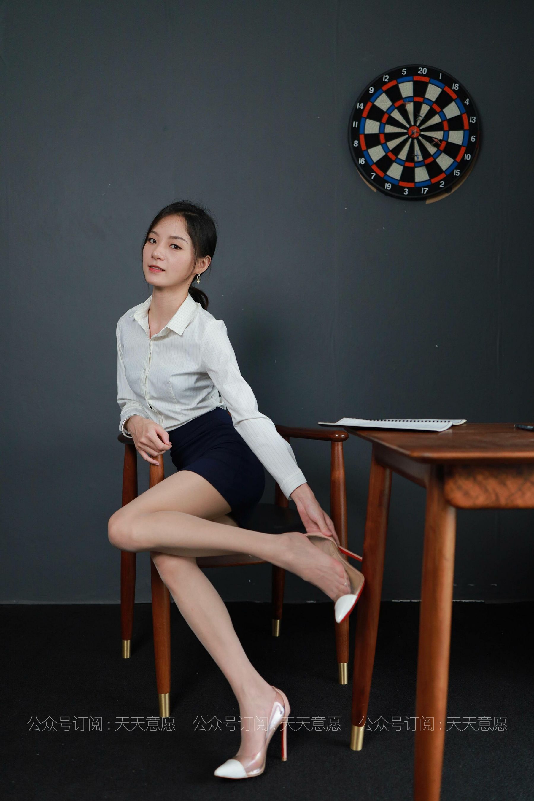 [IESS异思趣向]  模特：小六《火辣女秘书》第4张