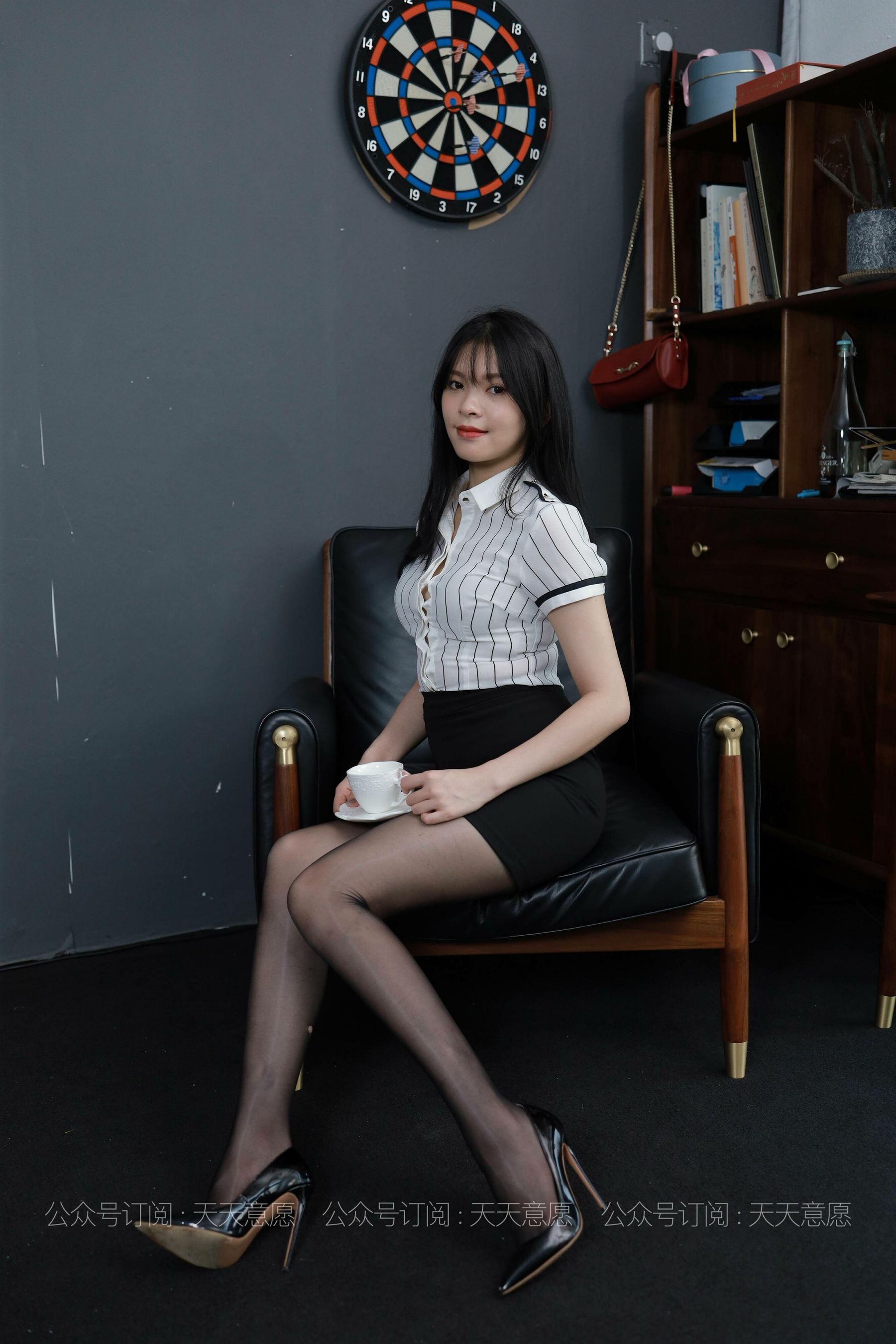 [IESS异思趣向]  模特：小七《长腿OL装》第1张