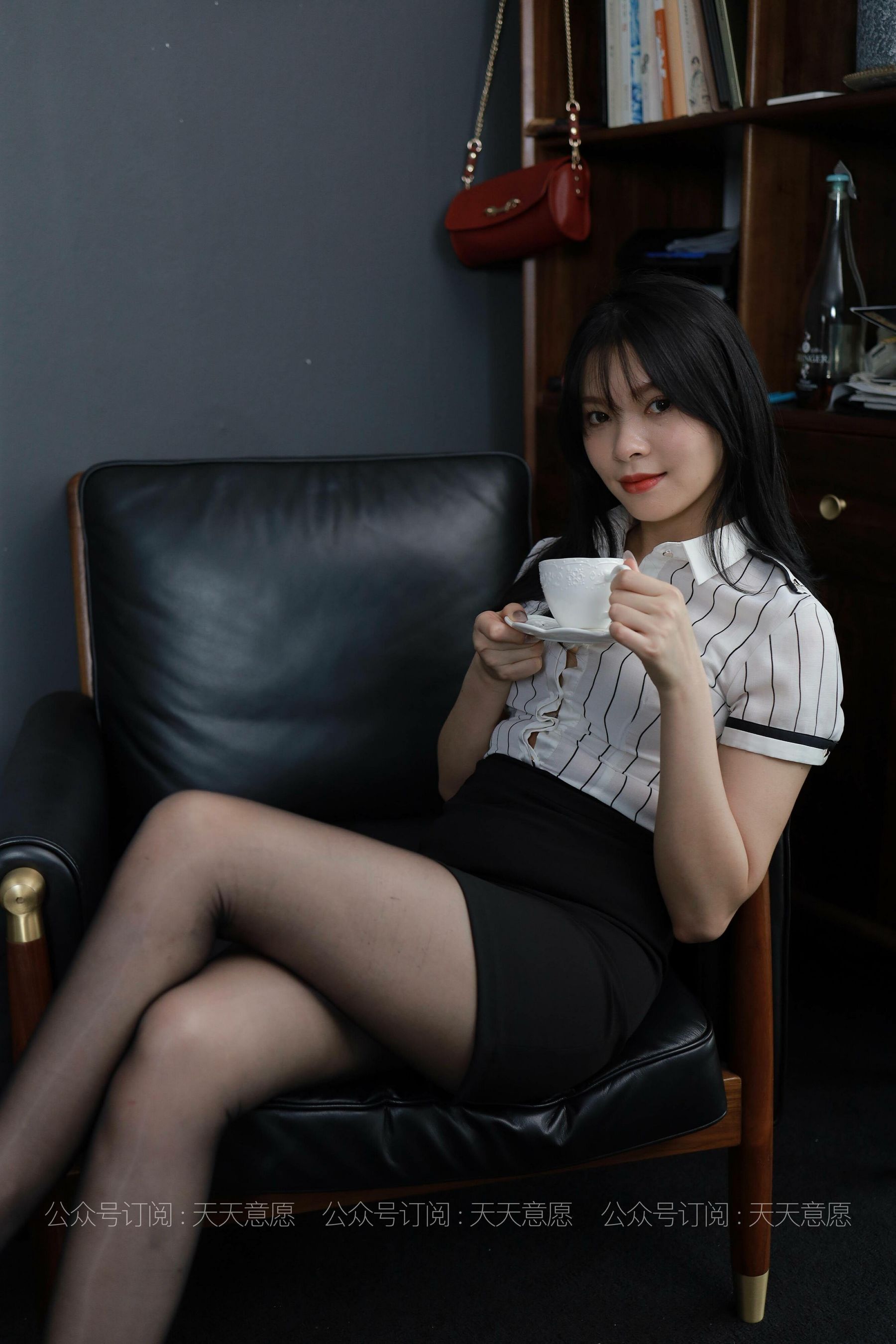 [IESS异思趣向]  模特：小七《长腿OL装》第3张