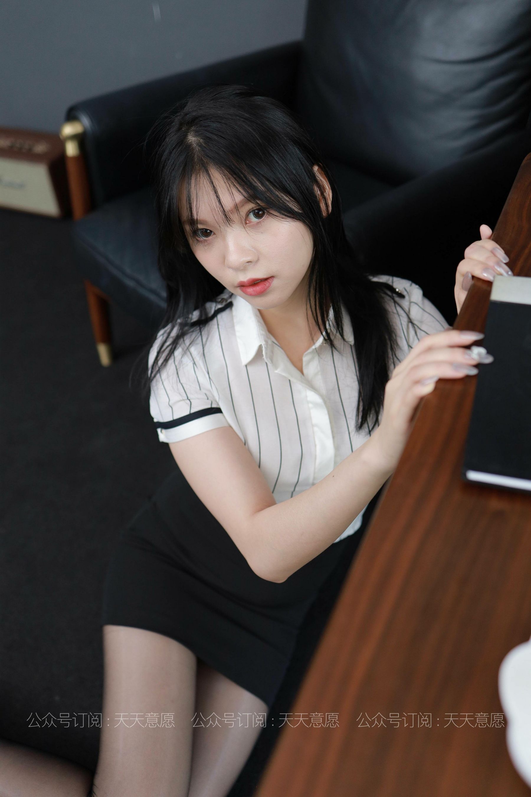 [IESS异思趣向]  模特：小七《长腿OL装》第19张