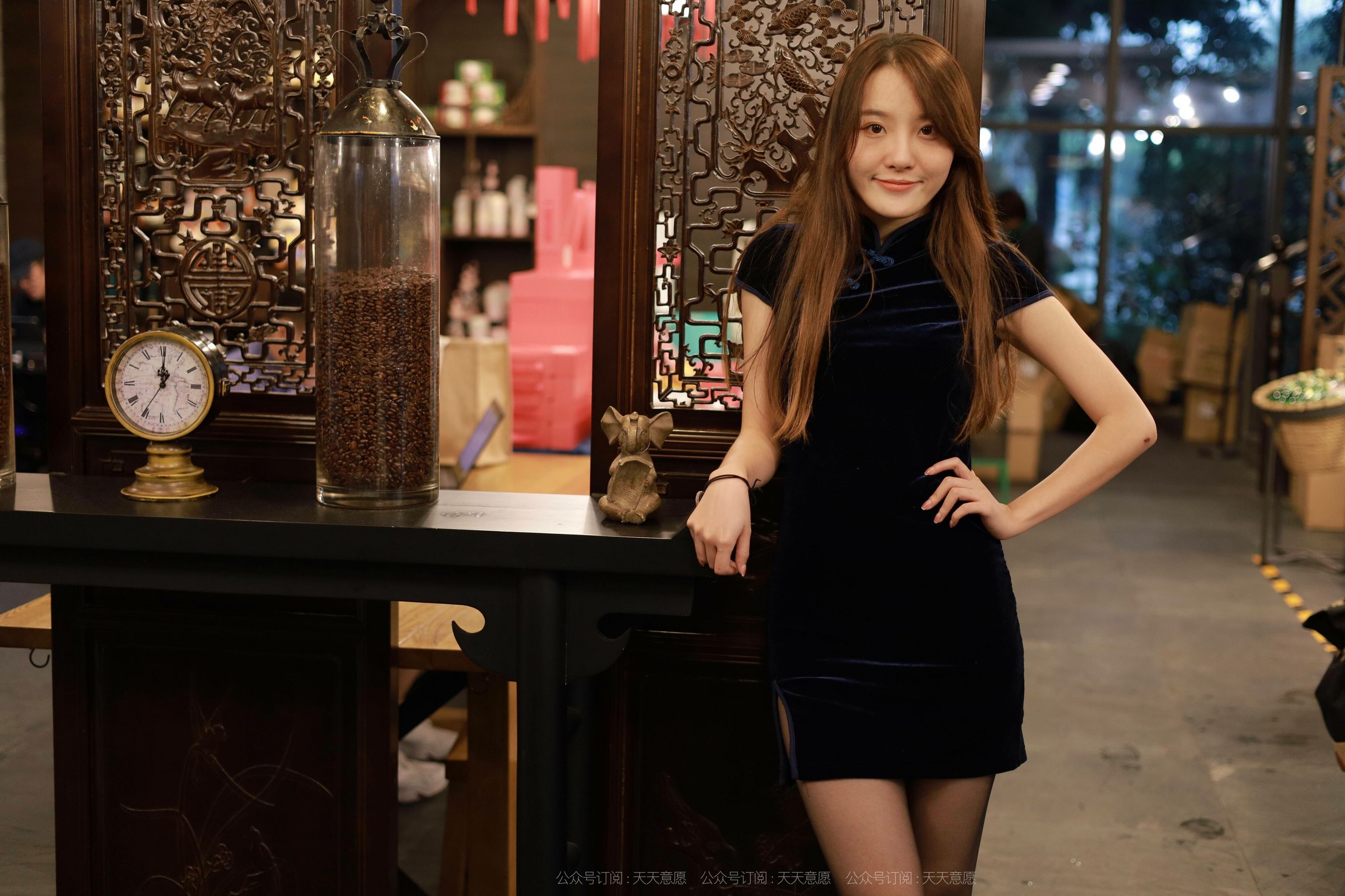 [IESS异思趣向]  模特：婉苹《迷人黑色旗袍》第2张