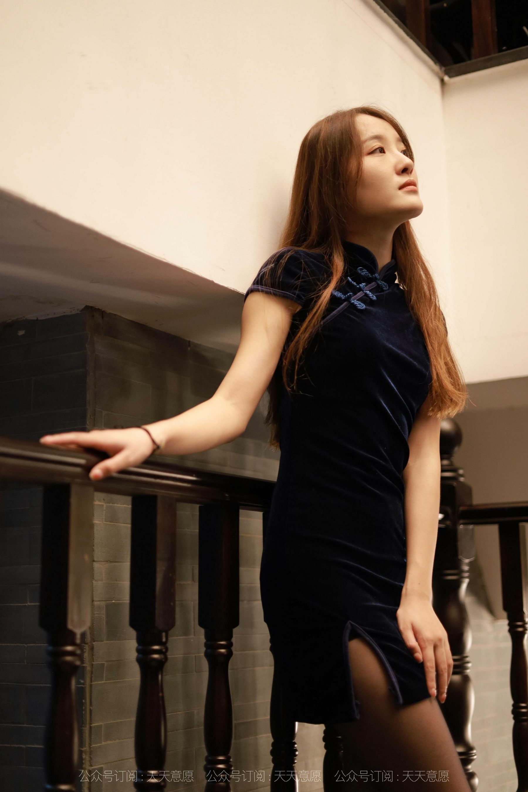 [IESS异思趣向]  模特：婉苹《迷人黑色旗袍》第10张