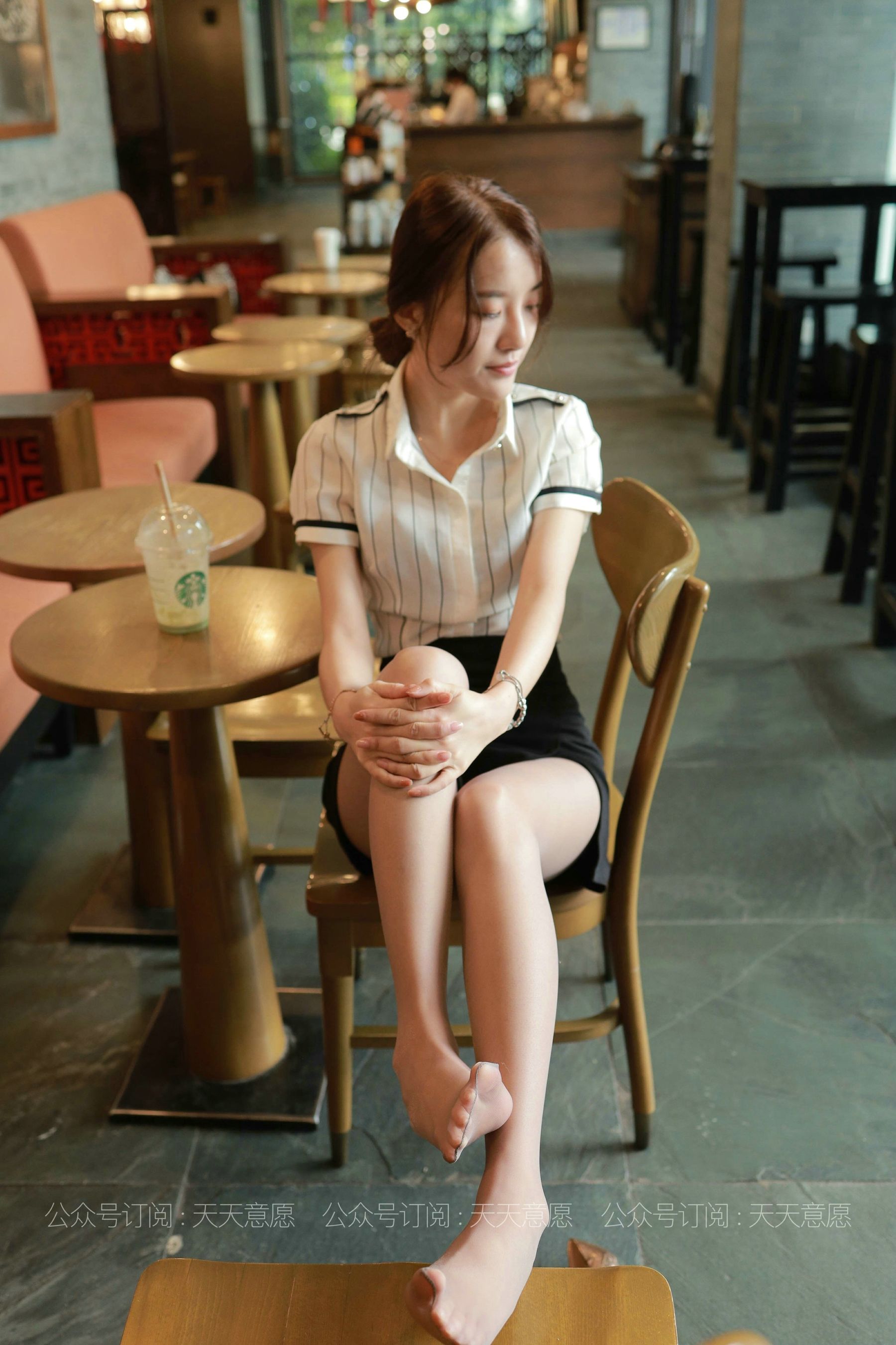 [IESS异思趣向]  模特：婉苹《沙发上的OL》第15张