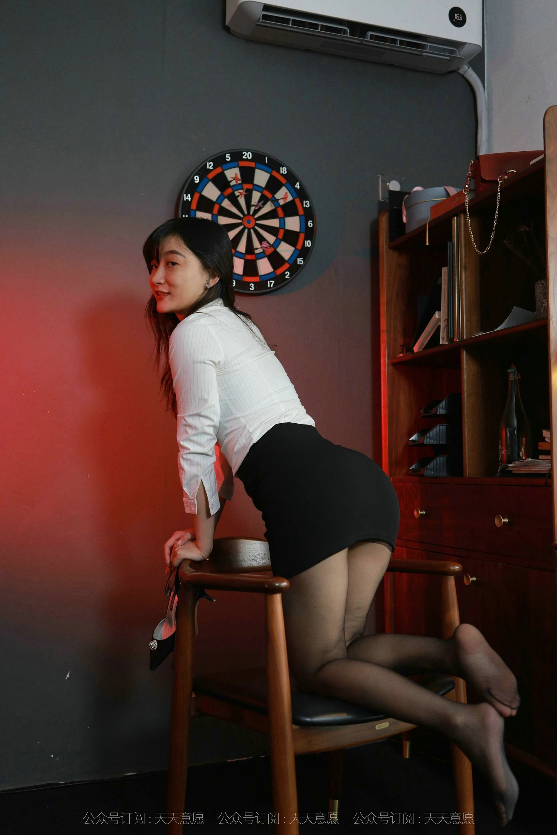 [IESS异思趣向]  模特：秋秋《企划部OL美女》第9张