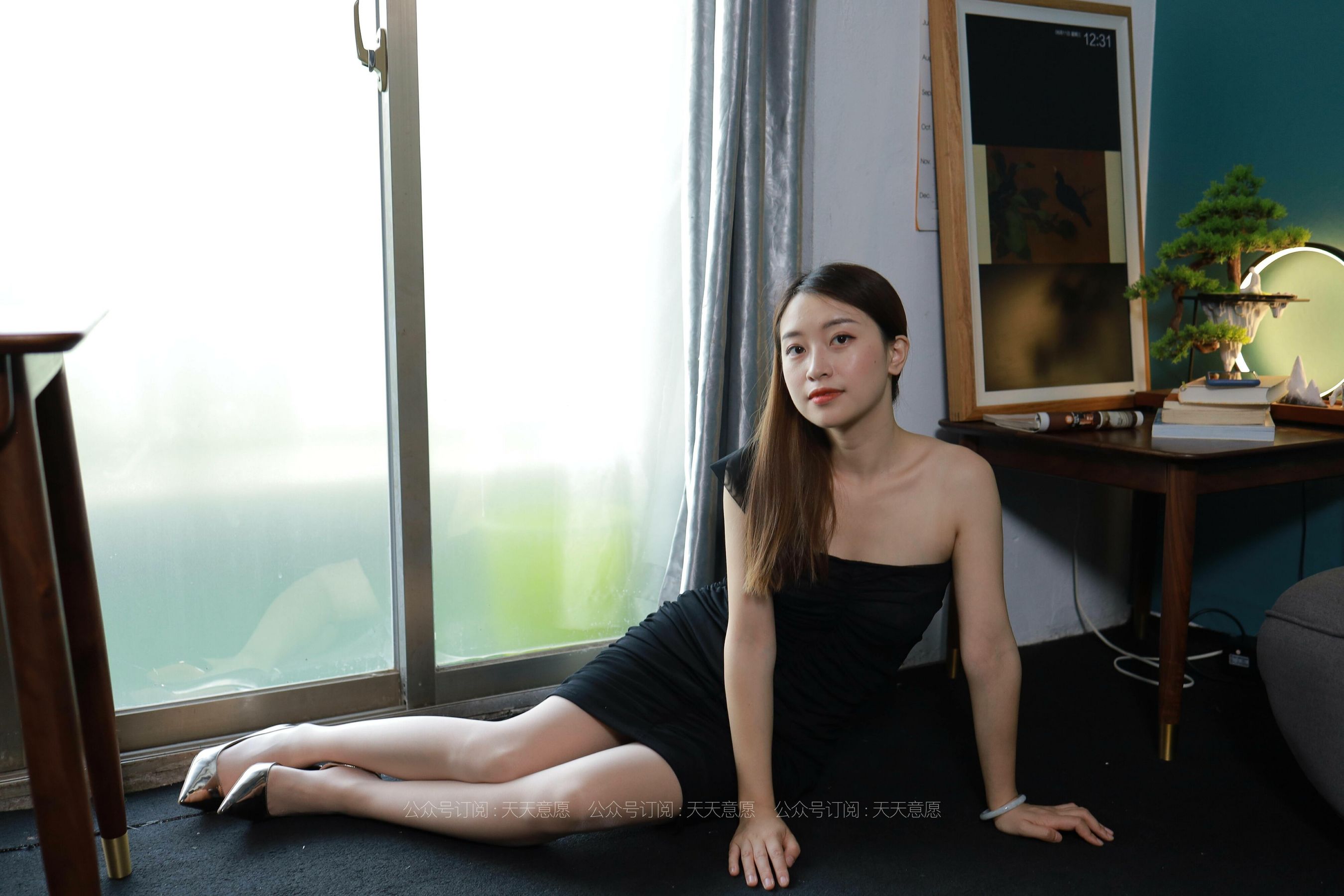 [IESS异思趣向]  模特：小婕《黑色包臀裙》第12张
