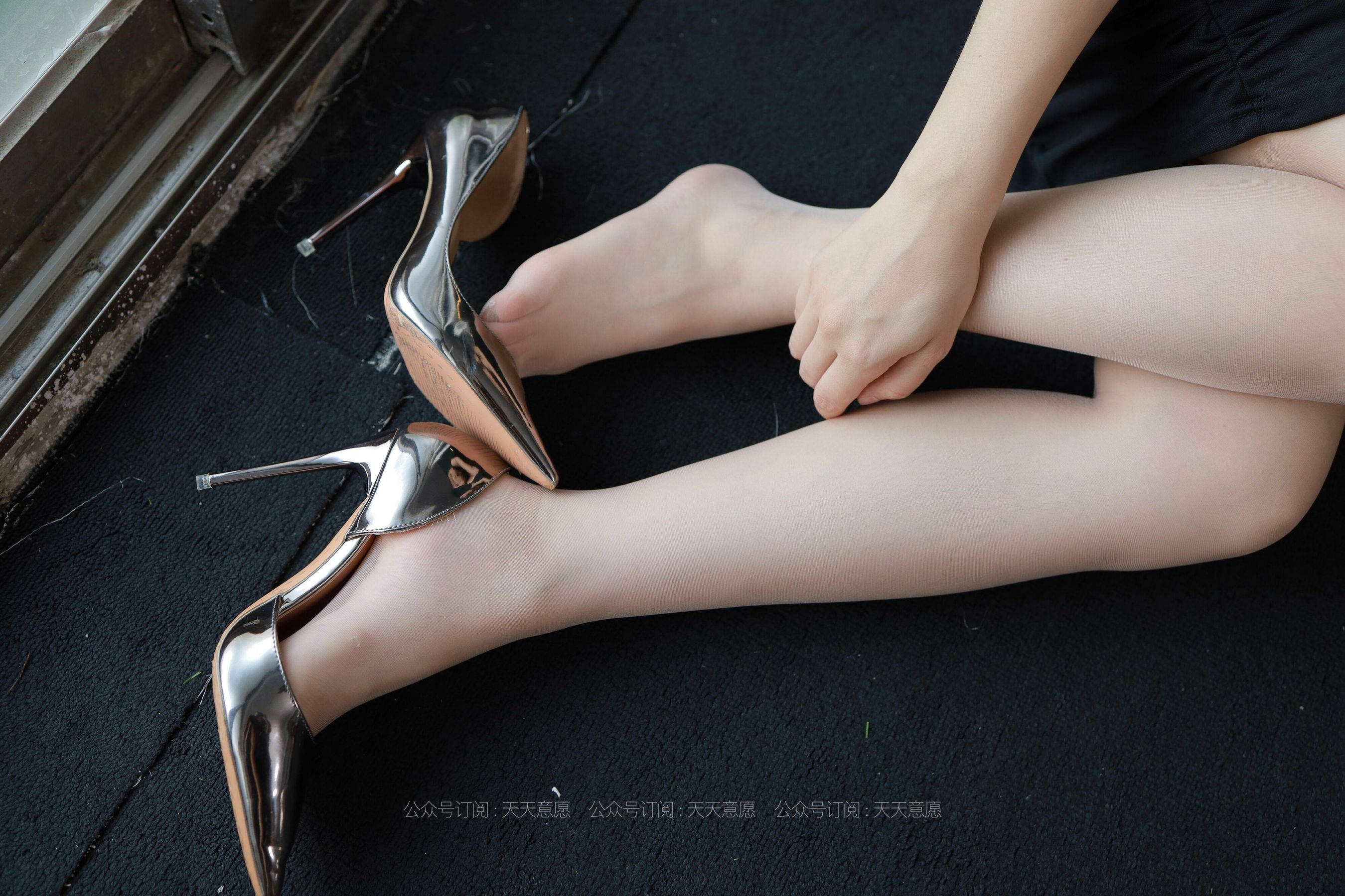 [IESS异思趣向]  模特：小婕《黑色包臀裙》第12张