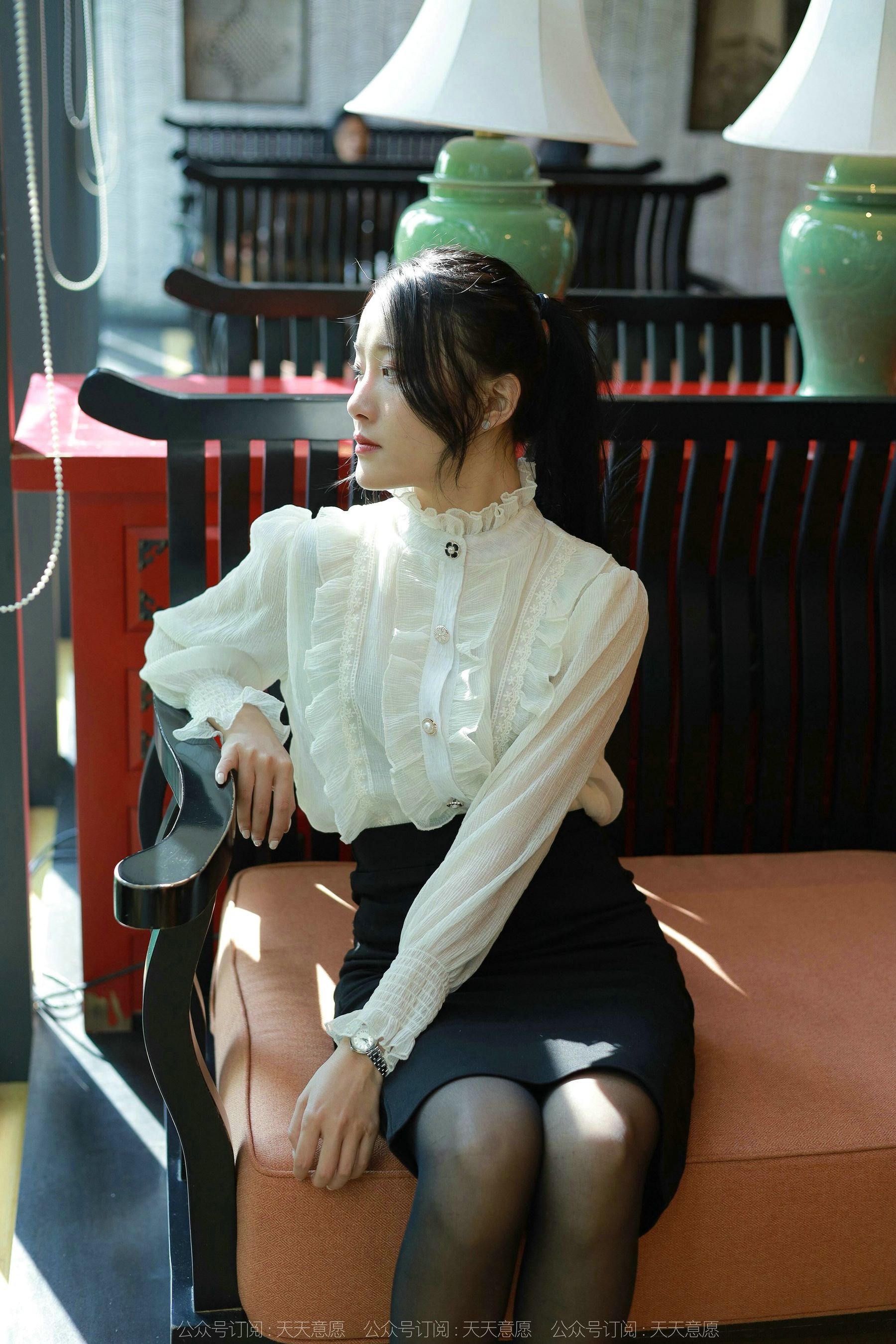 [异思趣向IESS] 模特 婉萍 《黑丝咖啡》第2张