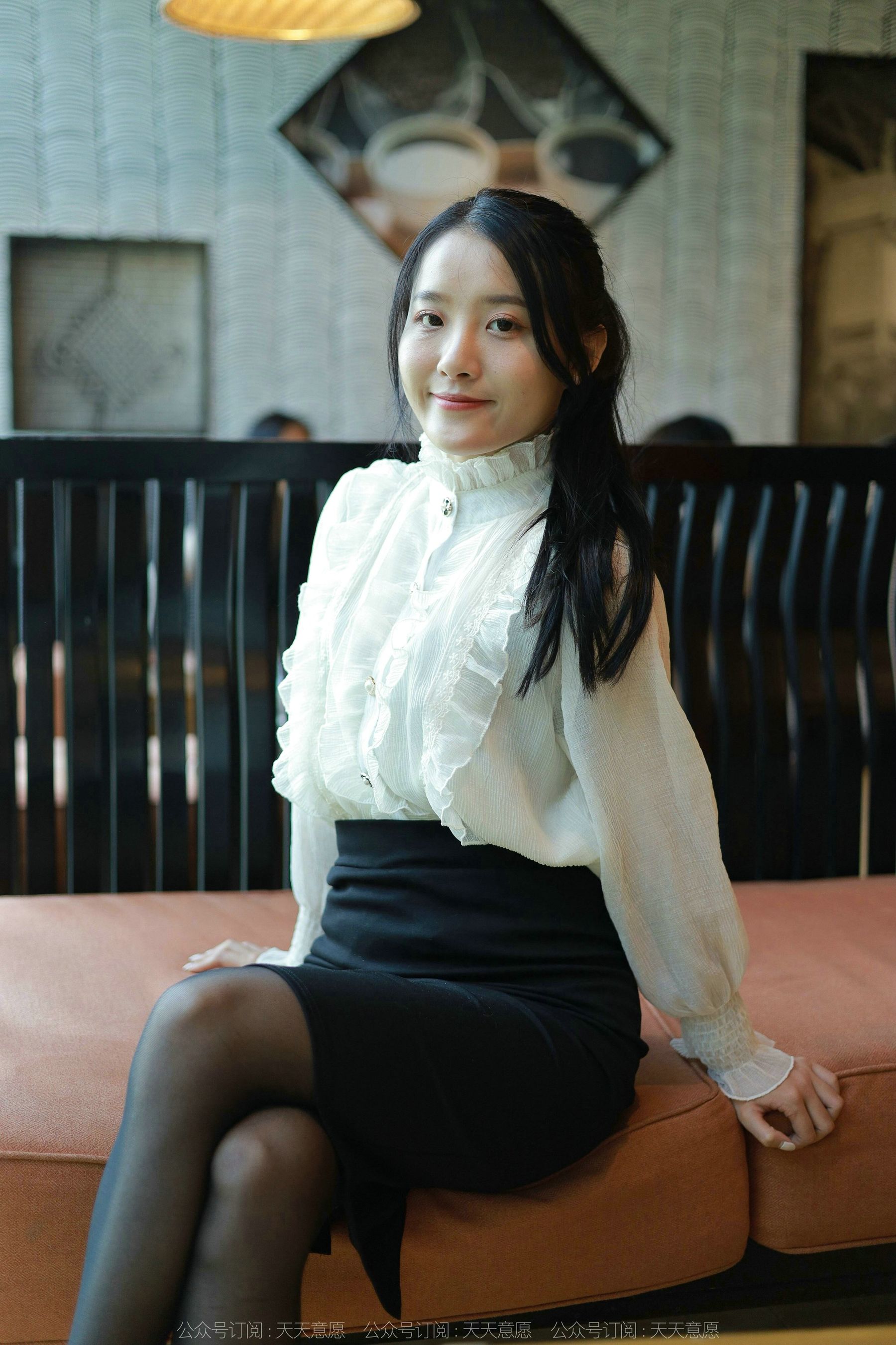 [异思趣向IESS] 模特 婉萍 《黑丝咖啡》第15张