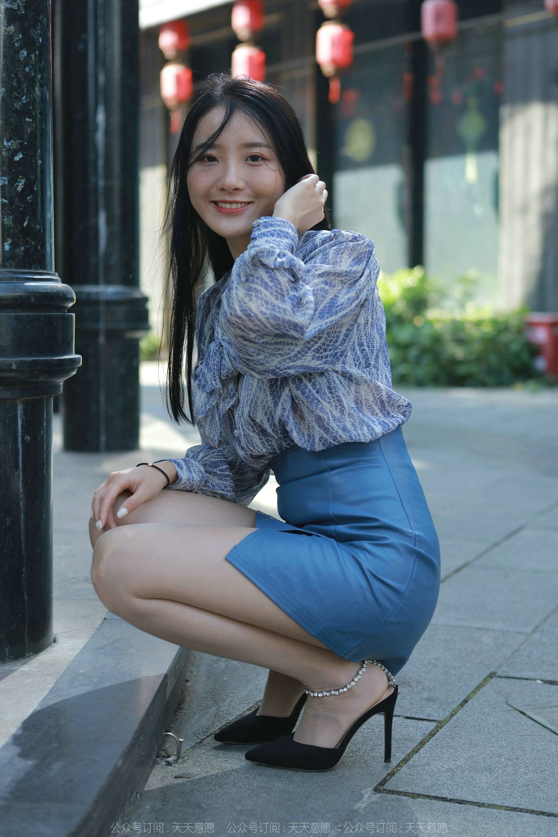 [异思趣向IESS] 模特 婉萍 《油亮蓝色短裙》第8张