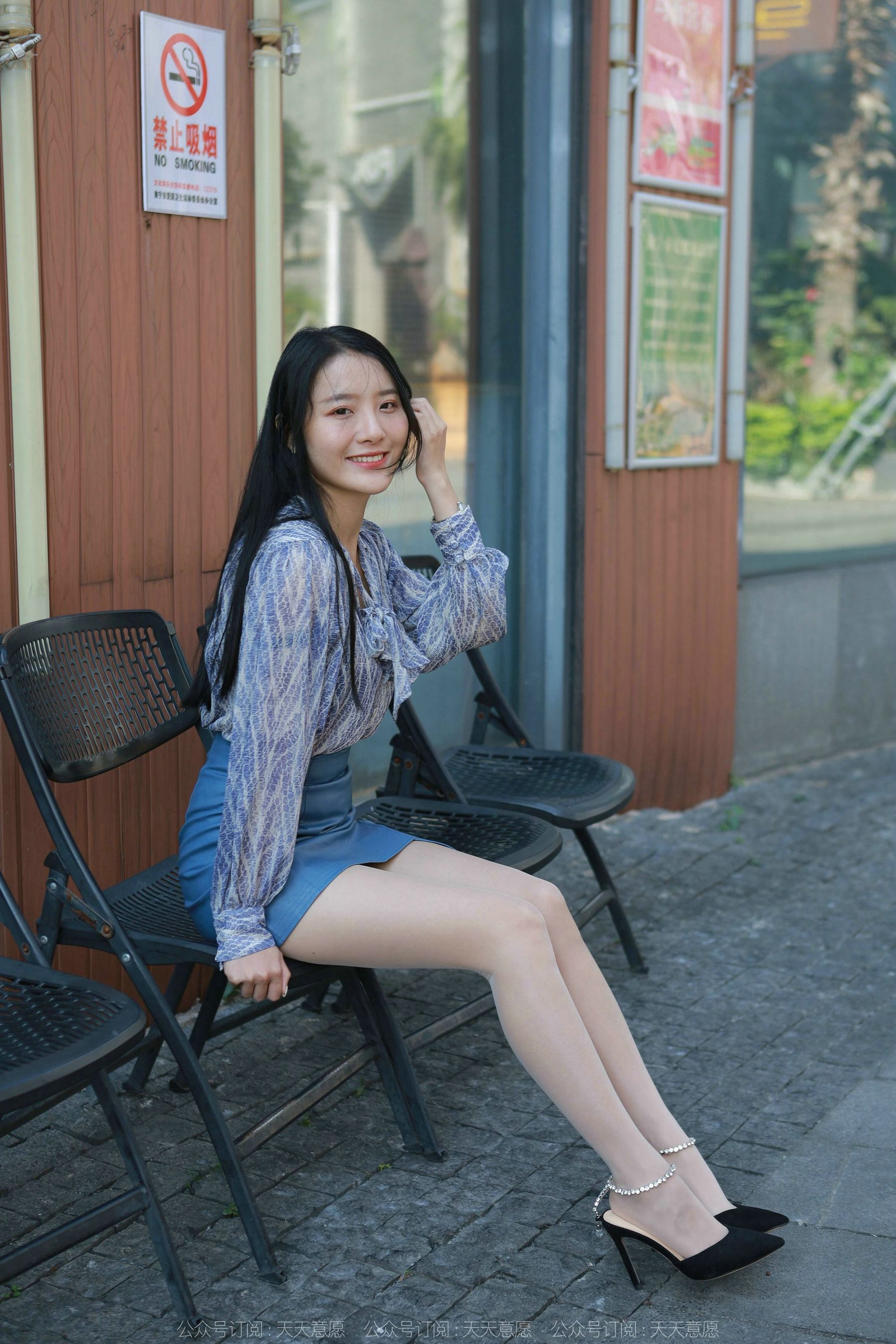 [异思趣向IESS] 模特 婉萍 《油亮蓝色短裙》第12张