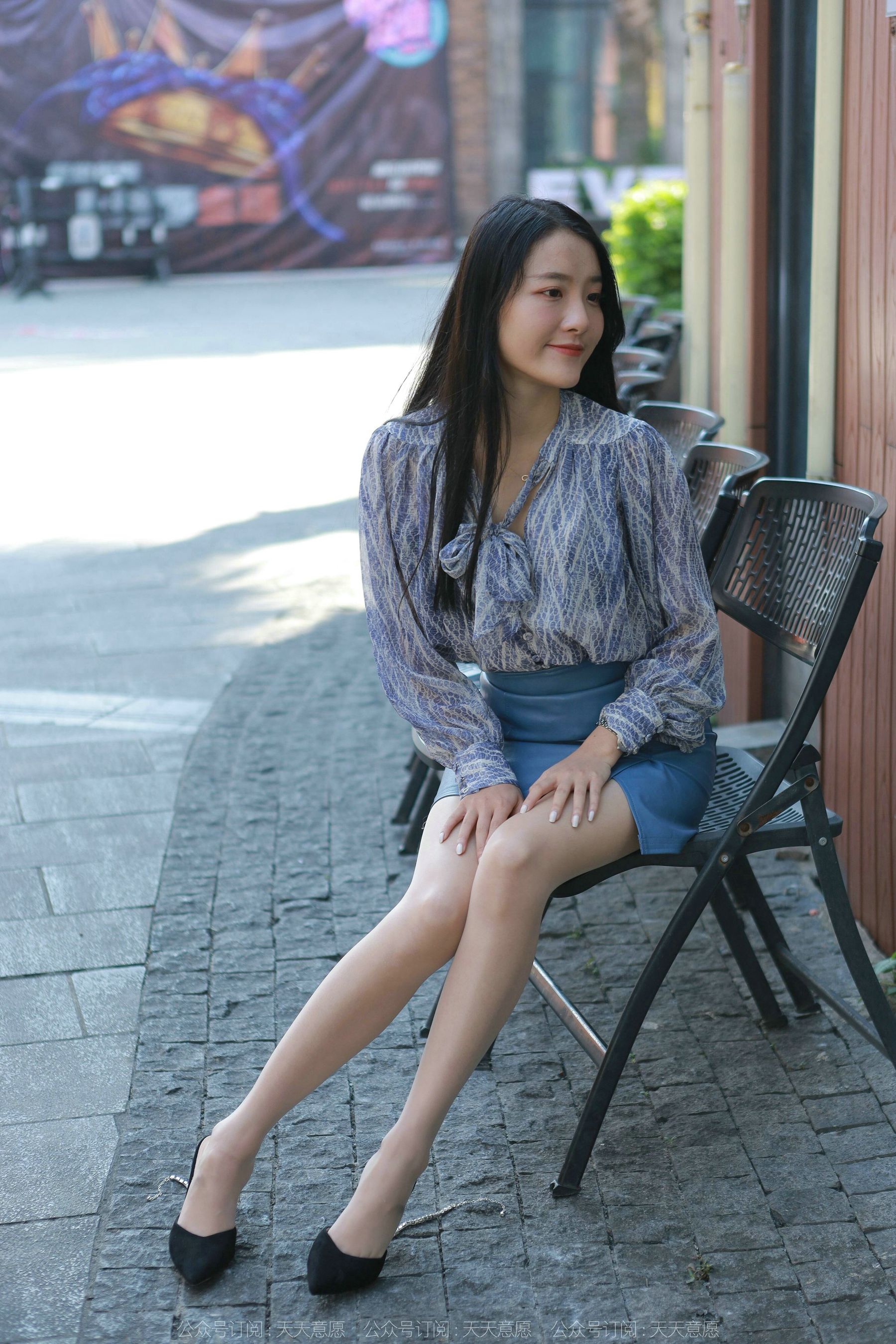 [异思趣向IESS] 模特 婉萍 《油亮蓝色短裙》第17张