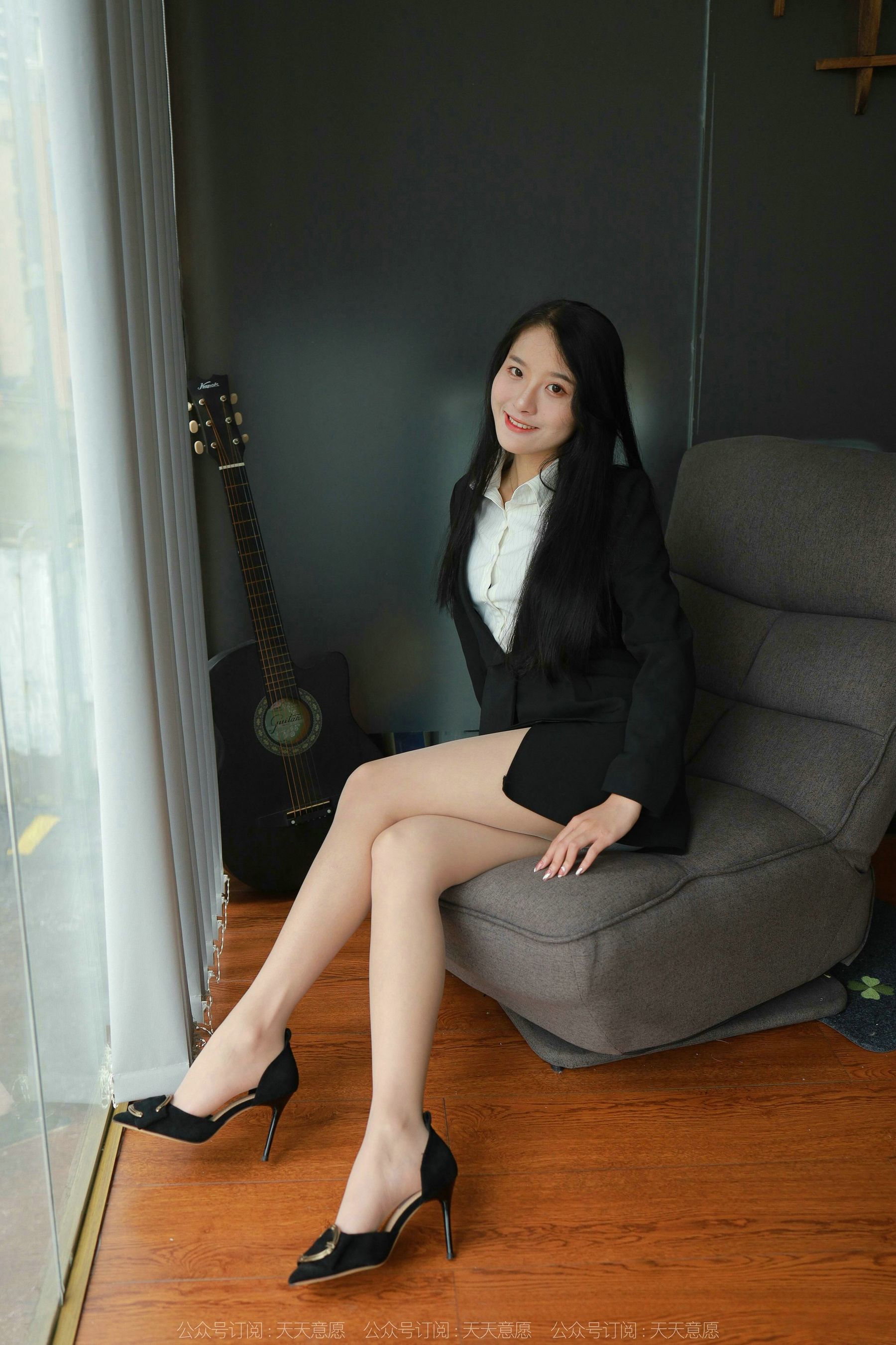 [异思趣向IESS] 模特 婉萍 《OL俏佳人》第18张
