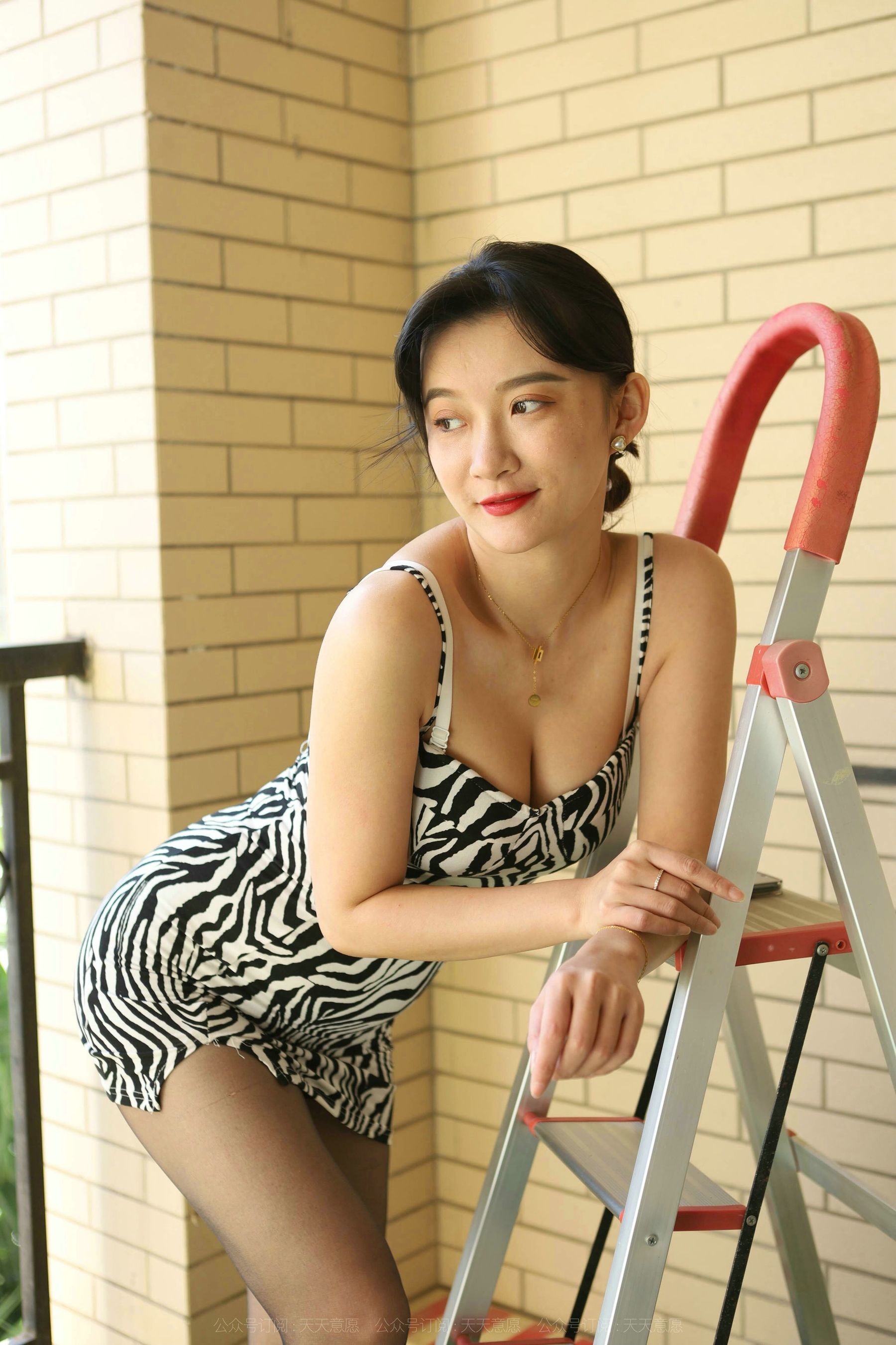 [异思趣向IESS] 模特 秋秋 《丰满斑马纹》第3张