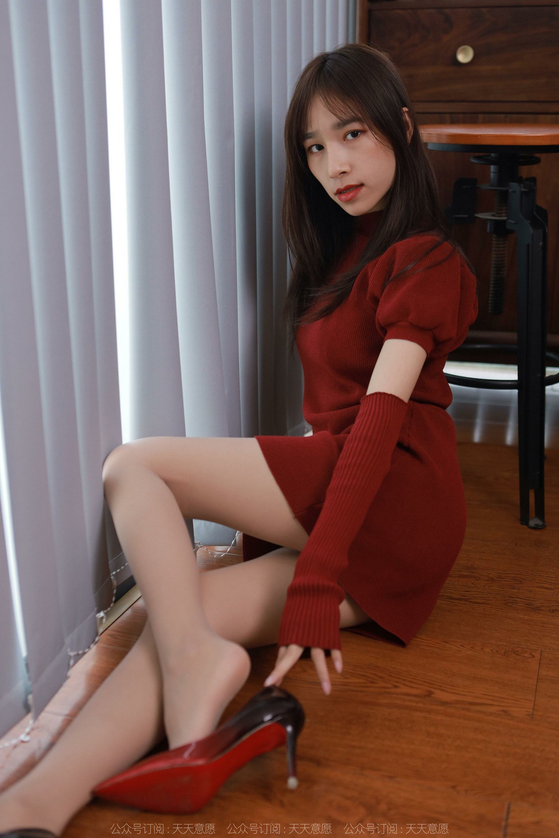 [IESS异思趣向] 模特：美子 《新年红底高跟》第19张