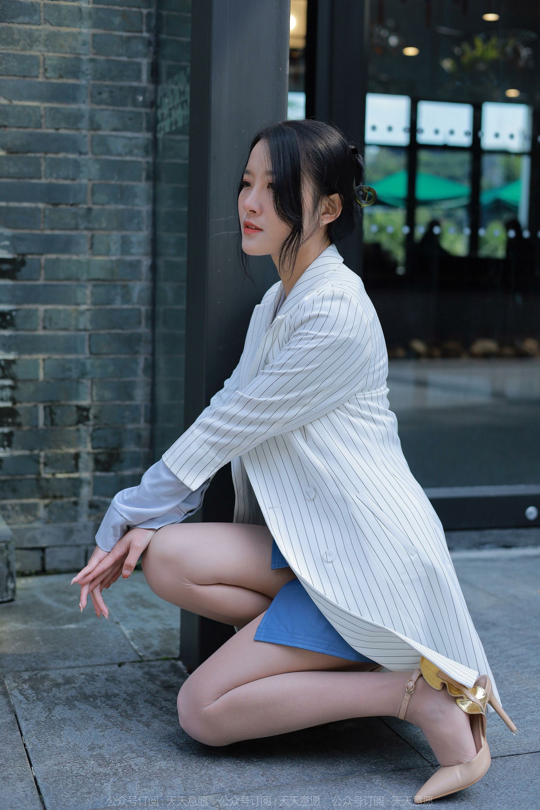 [异思趣向IESS] 模特：婉萍《蓝衣女神》第1张
