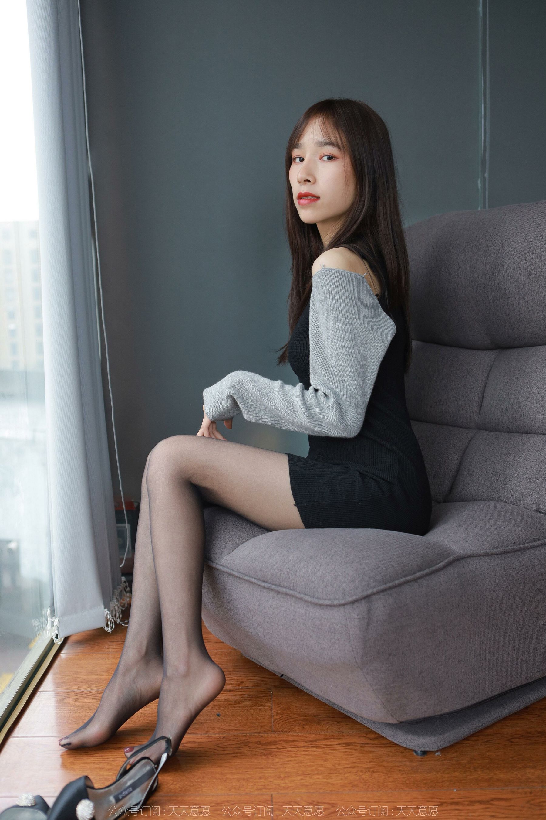 [异思趣向IESS] 模特：美子《沙发上的黑丝》第8张
