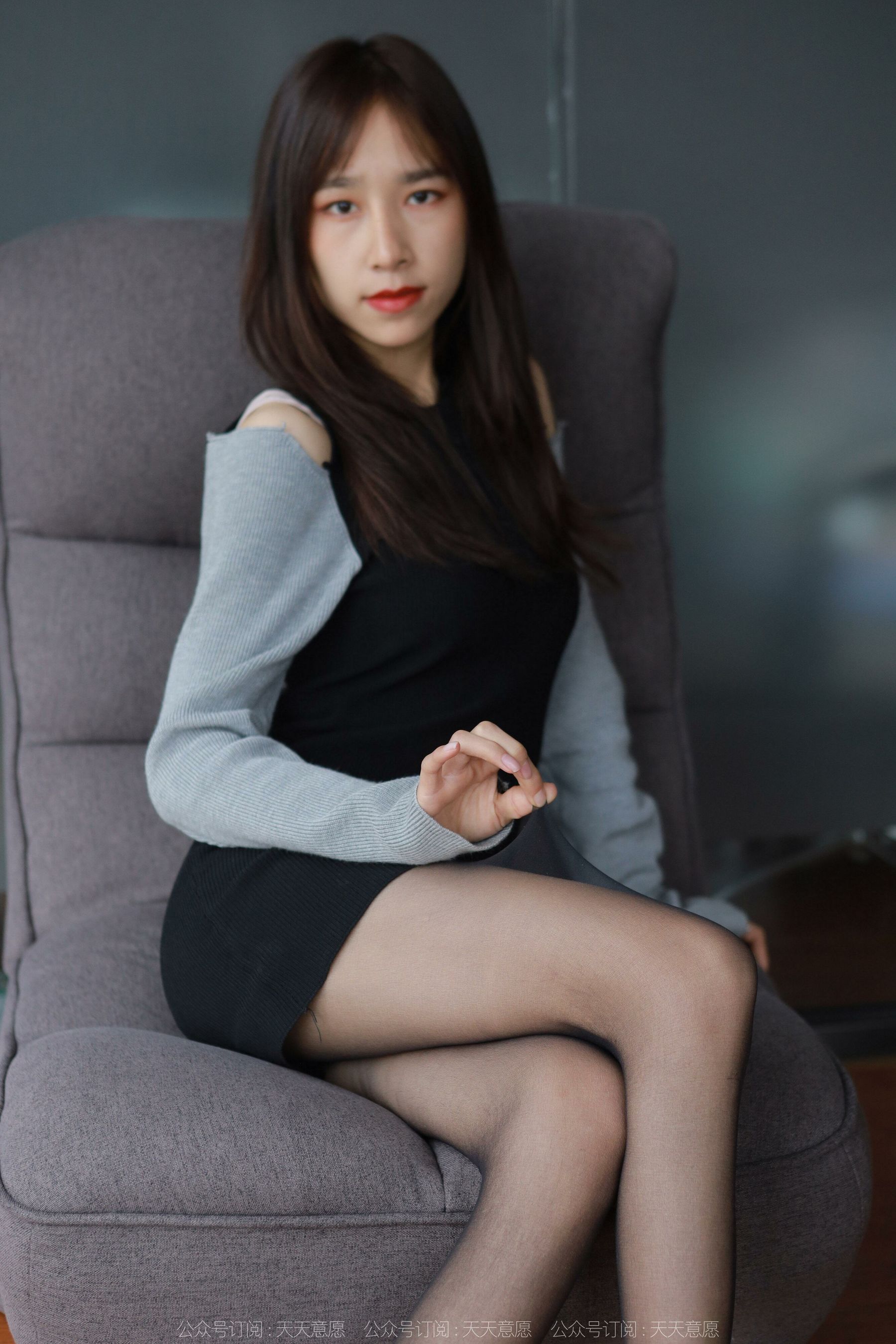 [异思趣向IESS] 模特：美子《沙发上的黑丝》第10张