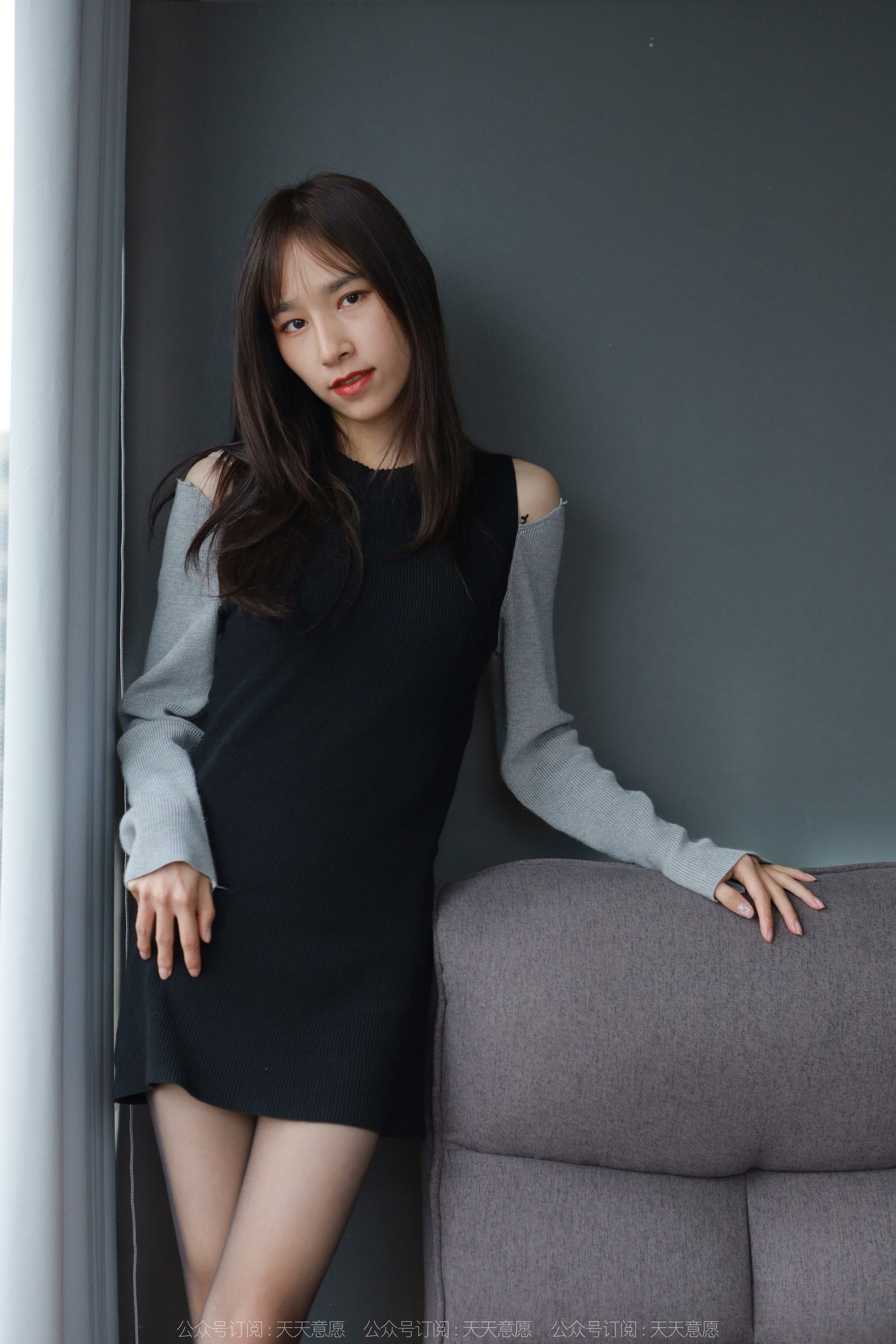 [异思趣向IESS] 模特：美子《沙发上的黑丝》第13张