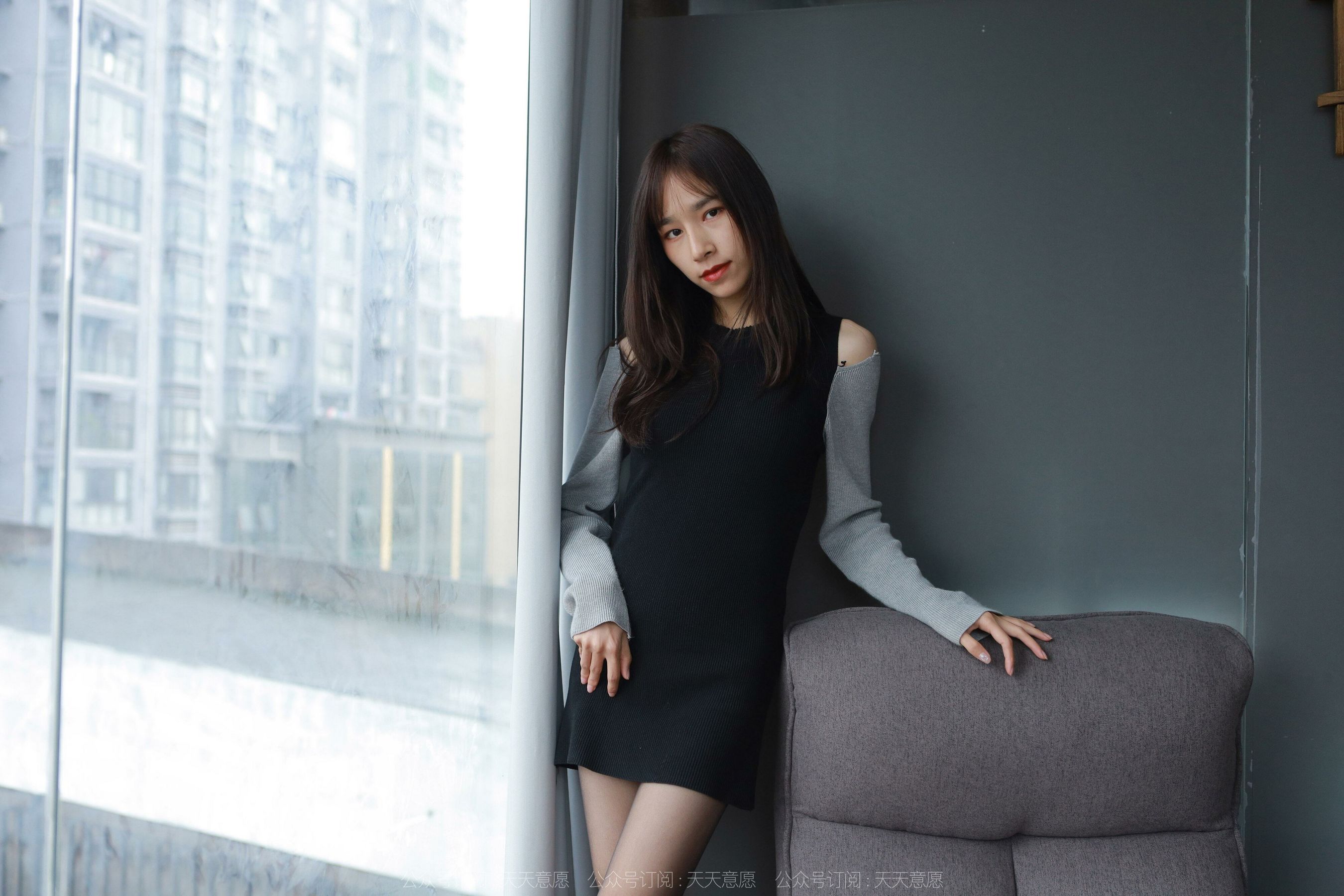 [异思趣向IESS] 模特：美子《沙发上的黑丝》第13张