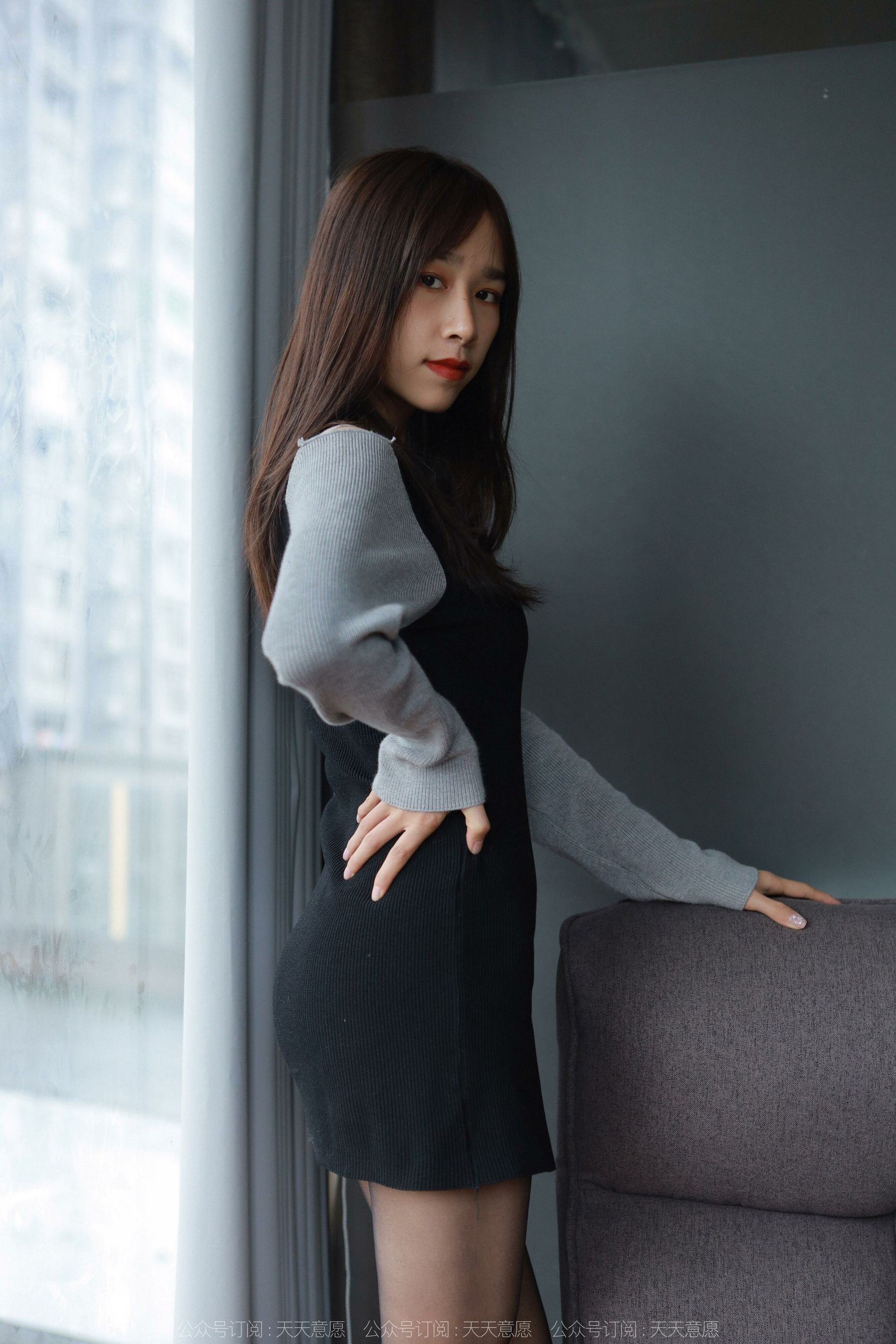 [异思趣向IESS] 模特：美子《沙发上的黑丝》第14张
