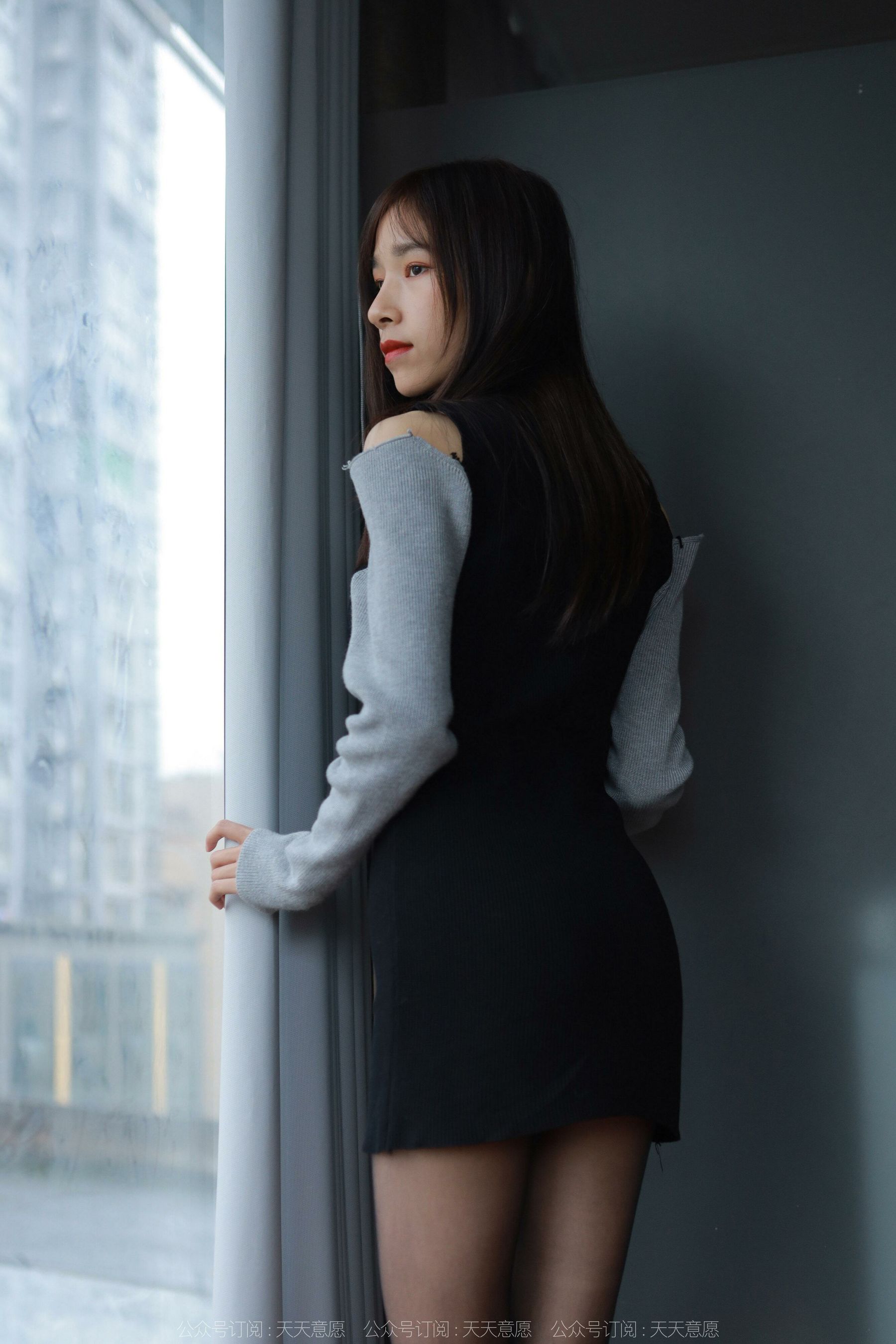[异思趣向IESS] 模特：美子《沙发上的黑丝》第15张