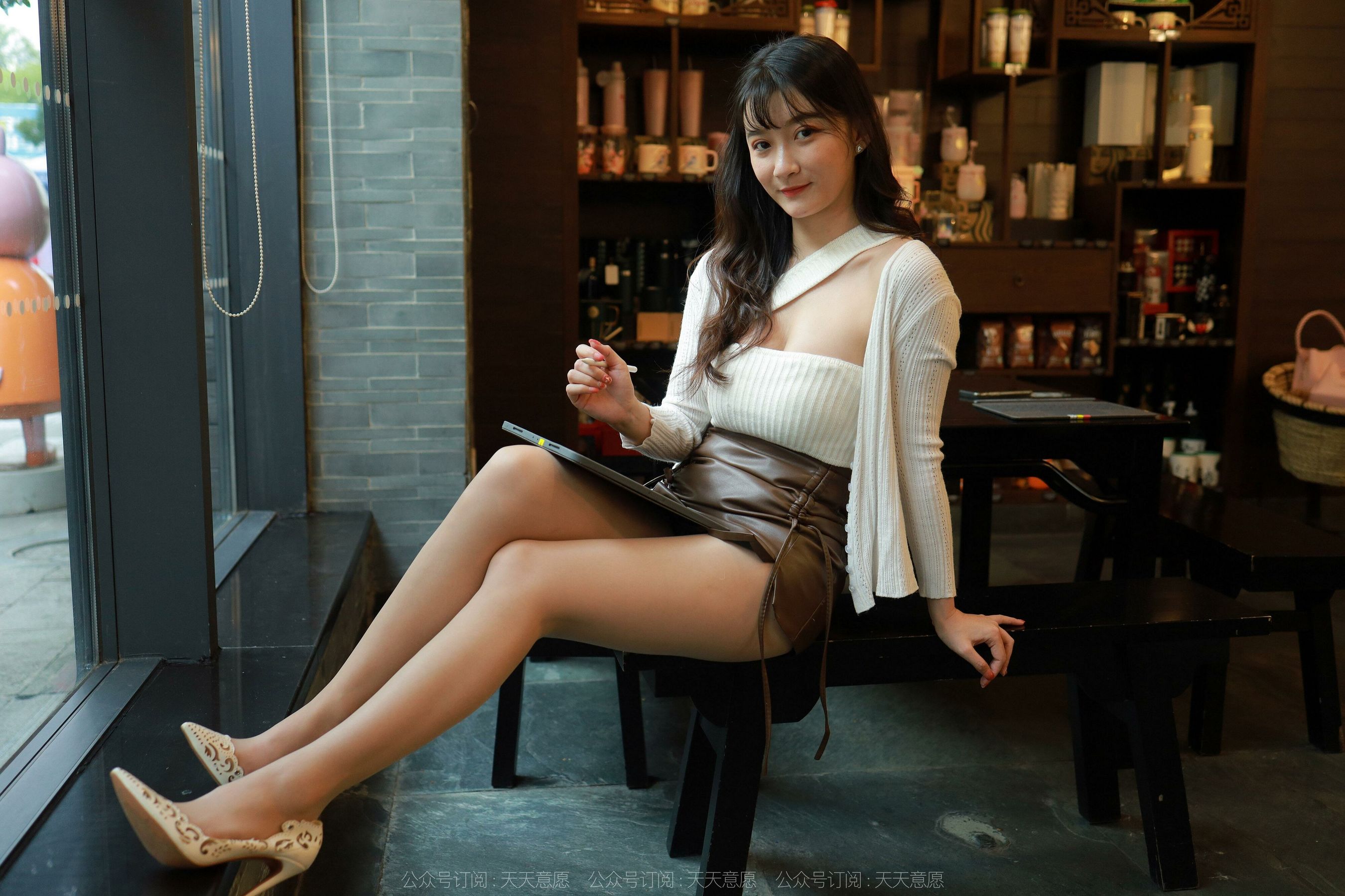 [异思趣向IESS] 模特：秋秋《迷人事业线》第7张