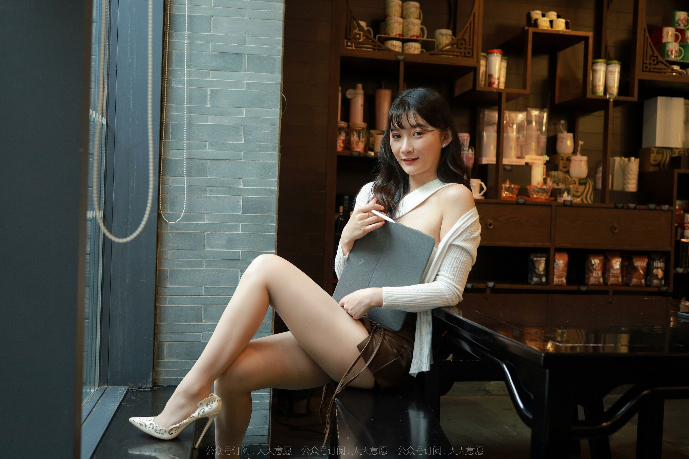 [异思趣向IESS] 模特：秋秋《迷人事业线》第12张