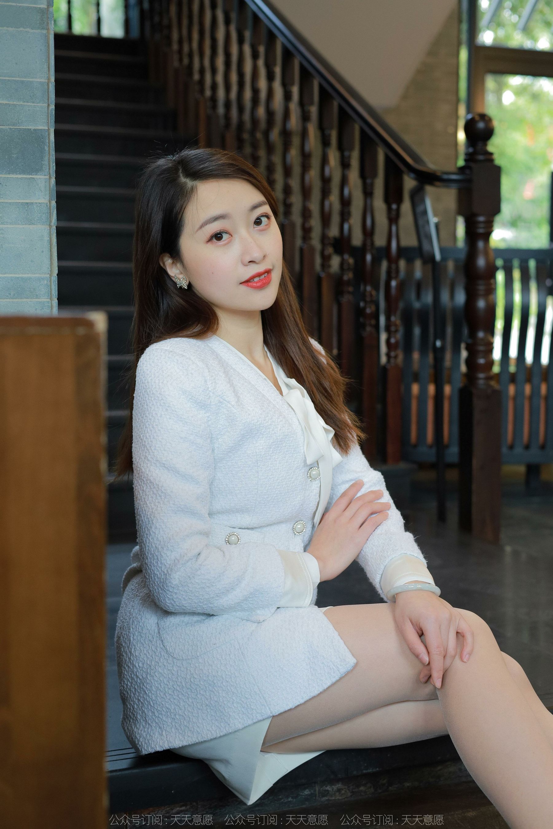 [异思趣向IESS] 模特：小婕《纯白OL套装》第11张