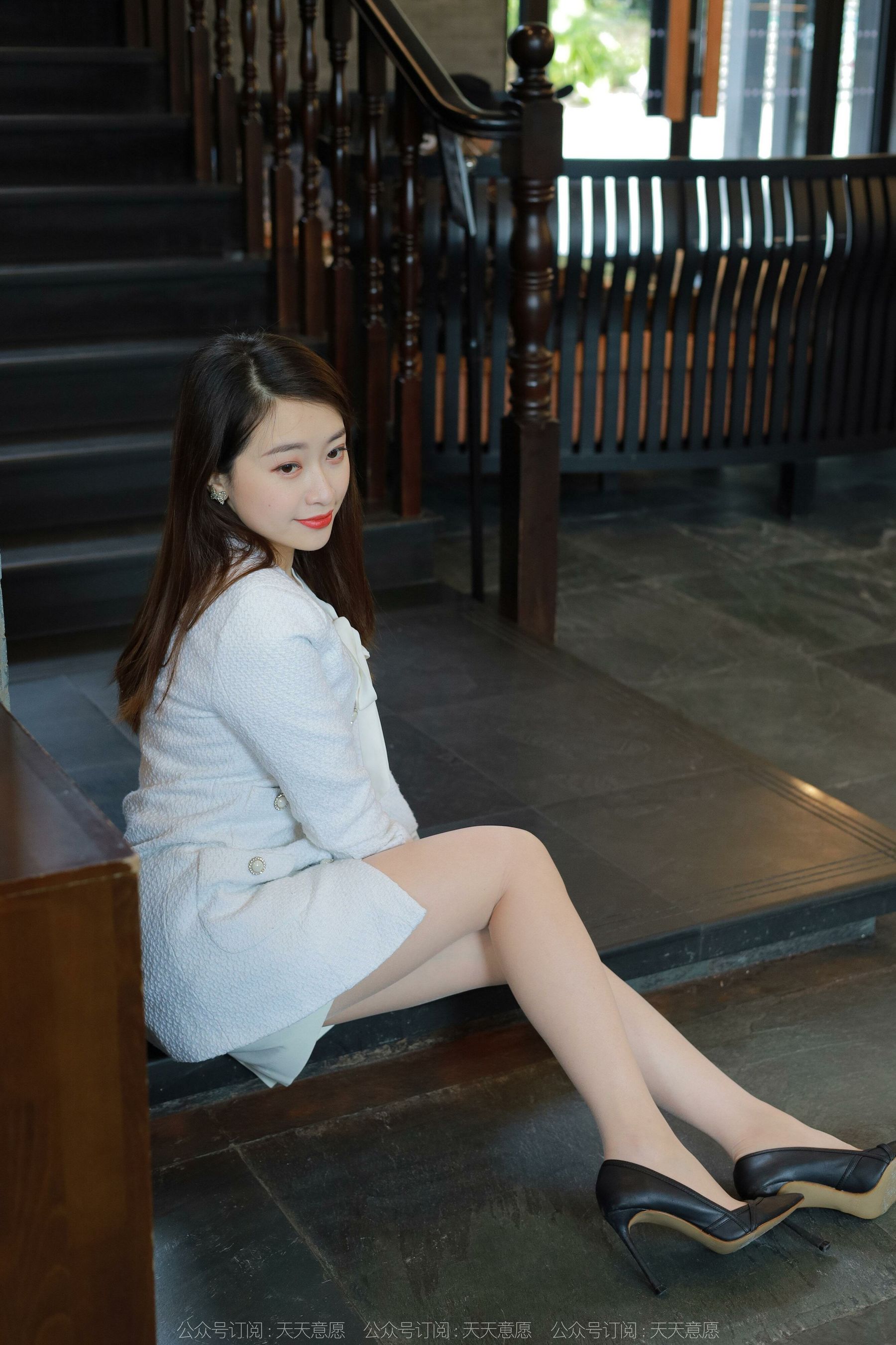 [异思趣向IESS] 模特：小婕《纯白OL套装》第11张