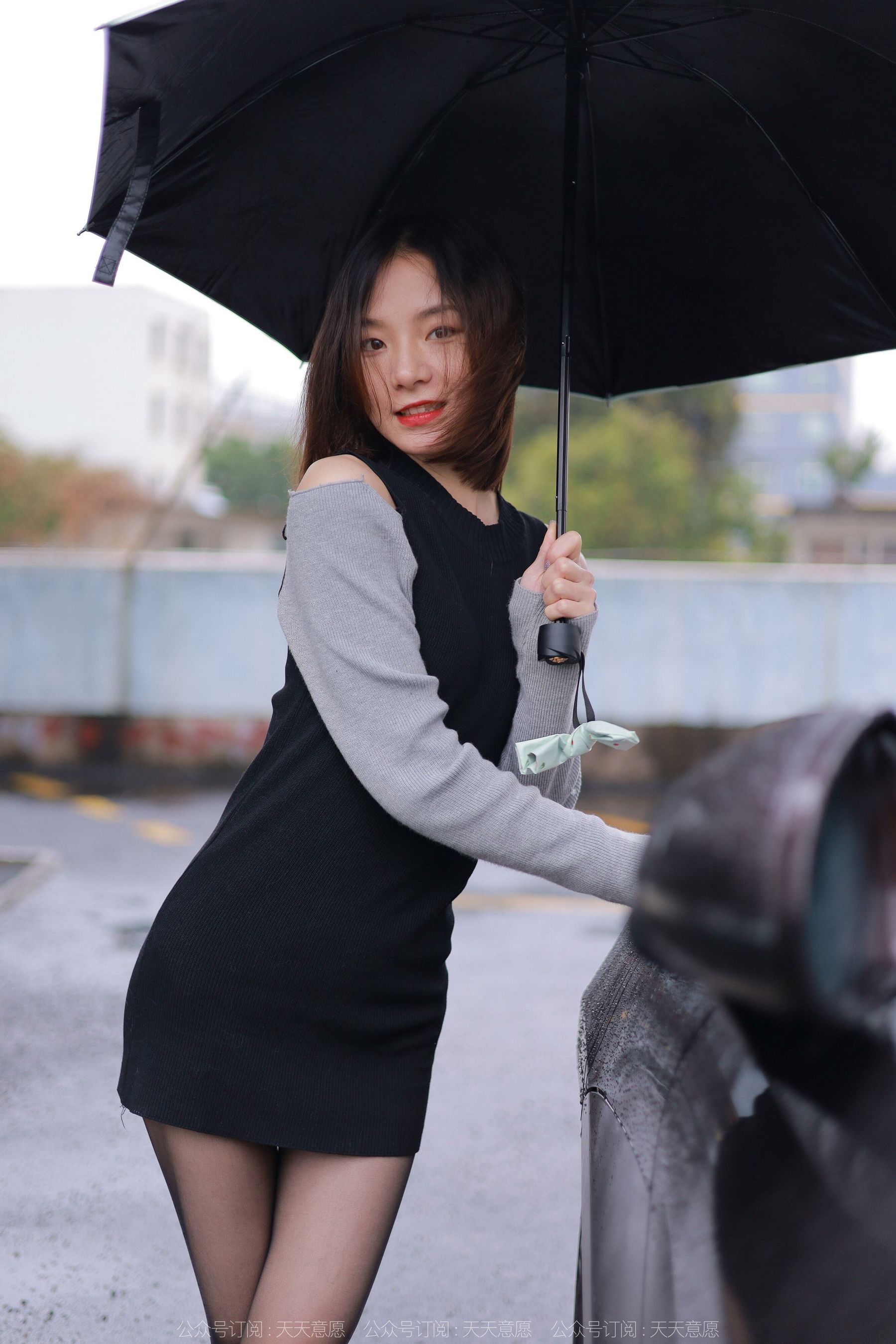 [异思趣向IESS] 模特：小六《雨中的嘿丝》第3张