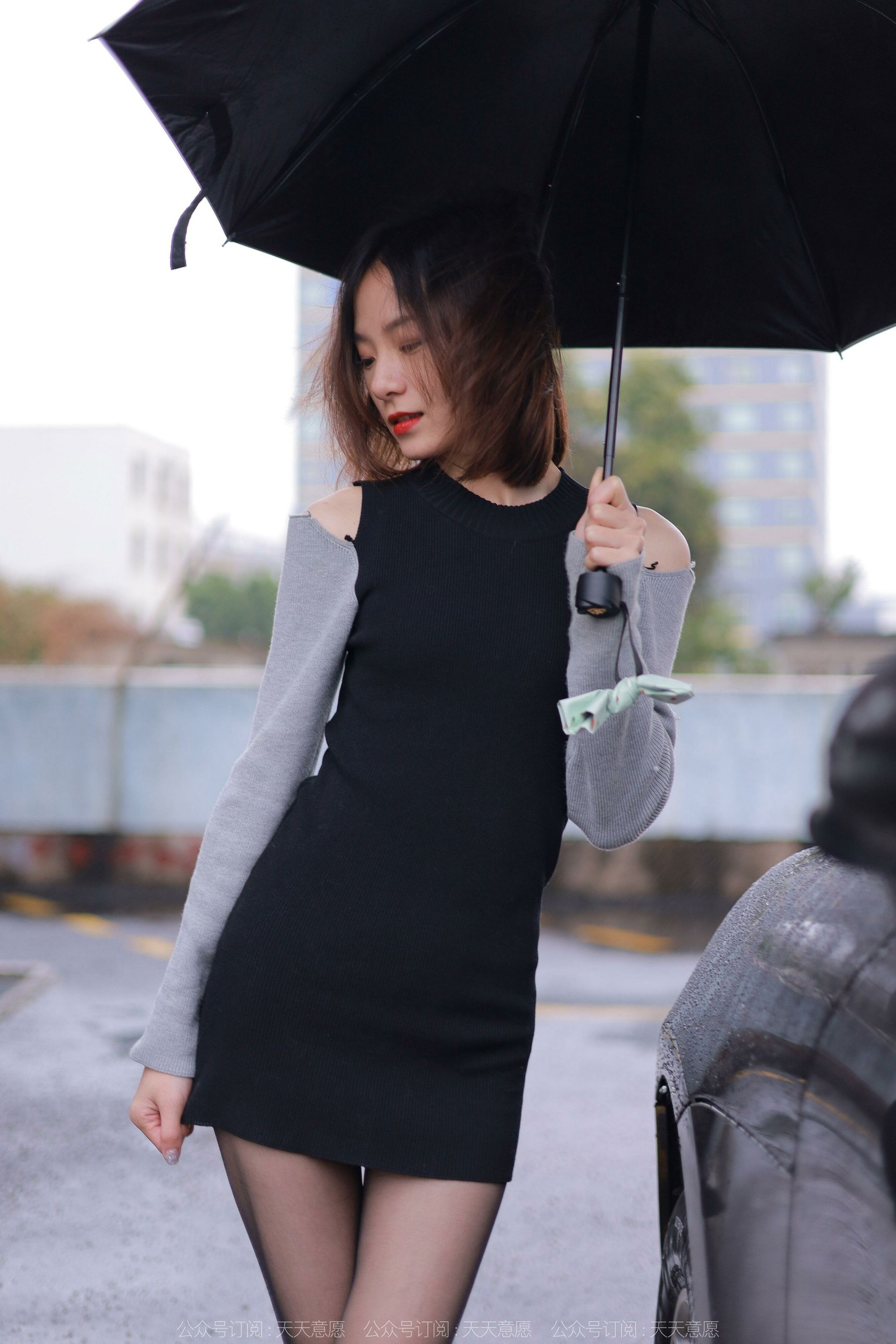 [异思趣向IESS] 模特：小六《雨中的嘿丝》第3张