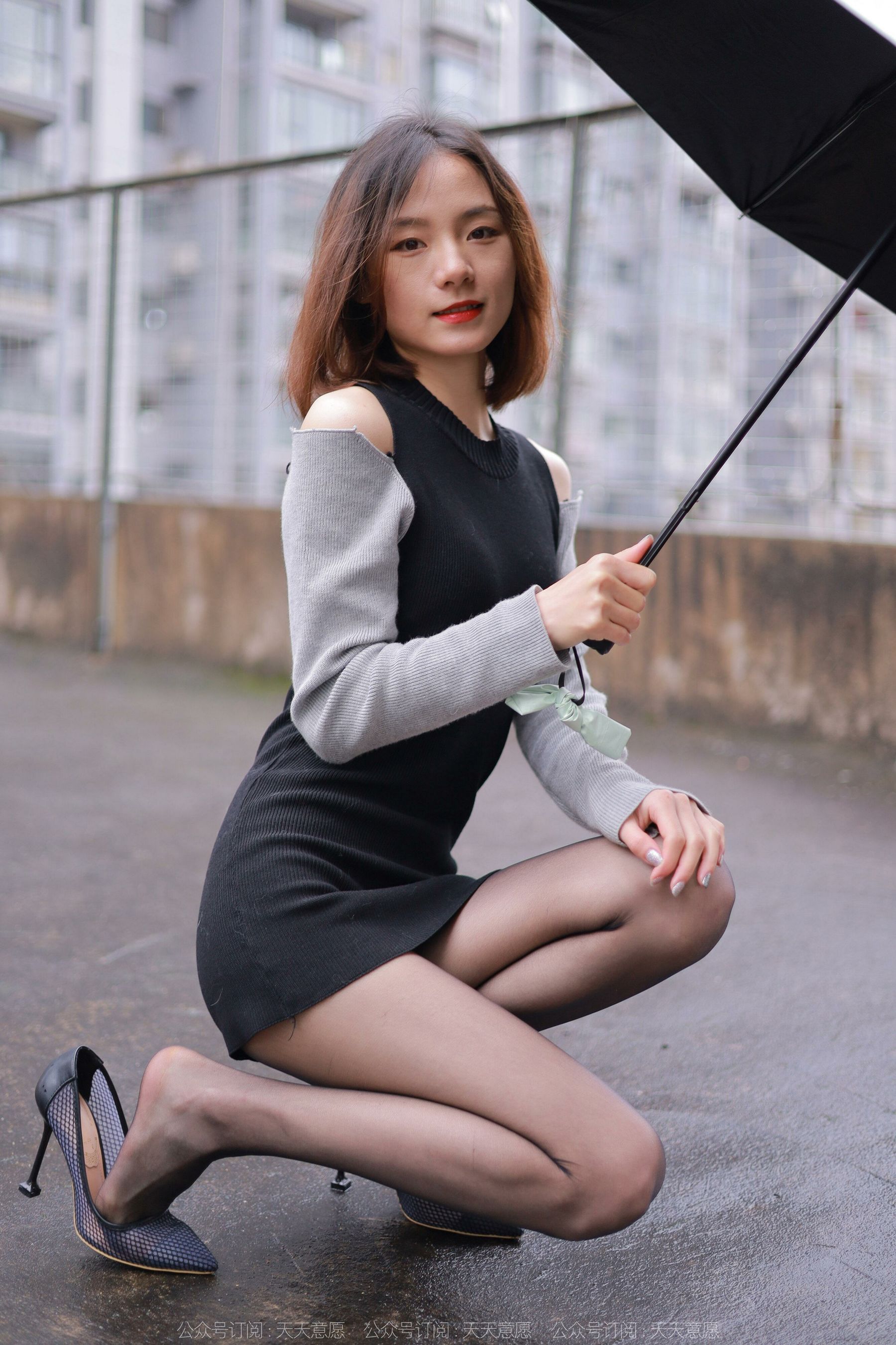 [异思趣向IESS] 模特：小六《雨中的嘿丝》第14张