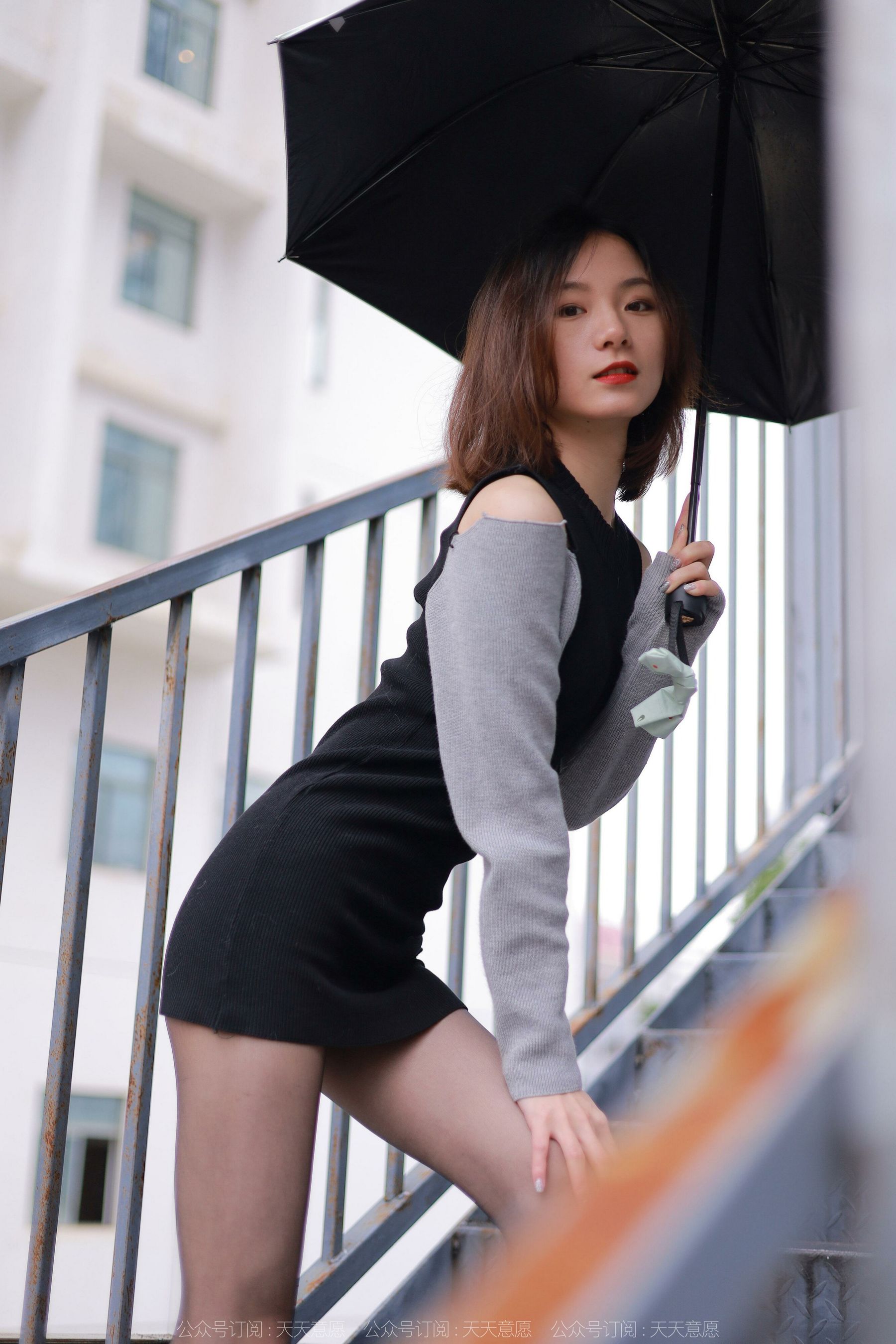[异思趣向IESS] 模特：小六《雨中的嘿丝》第16张