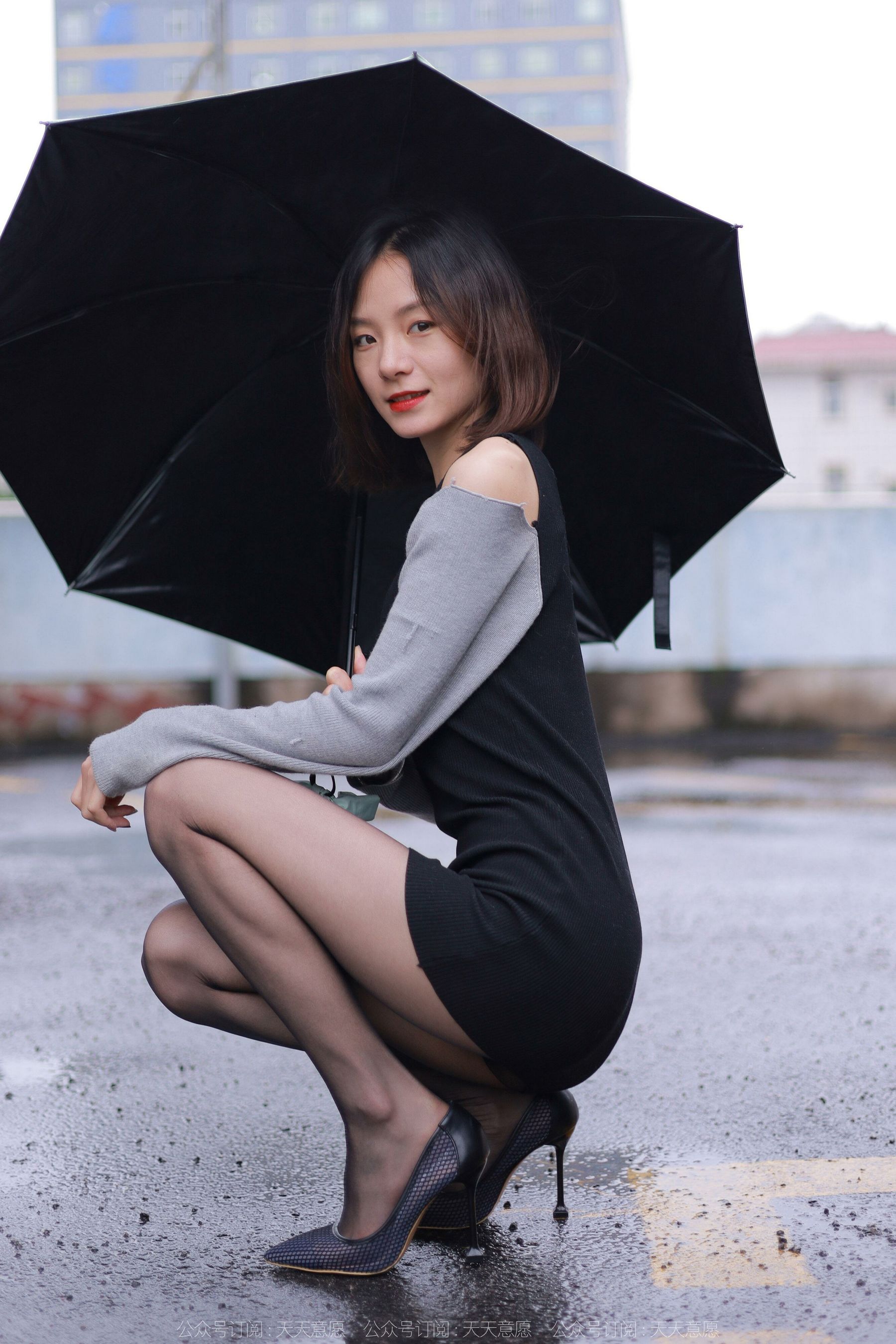 [异思趣向IESS] 模特：小六《雨中的嘿丝》第17张