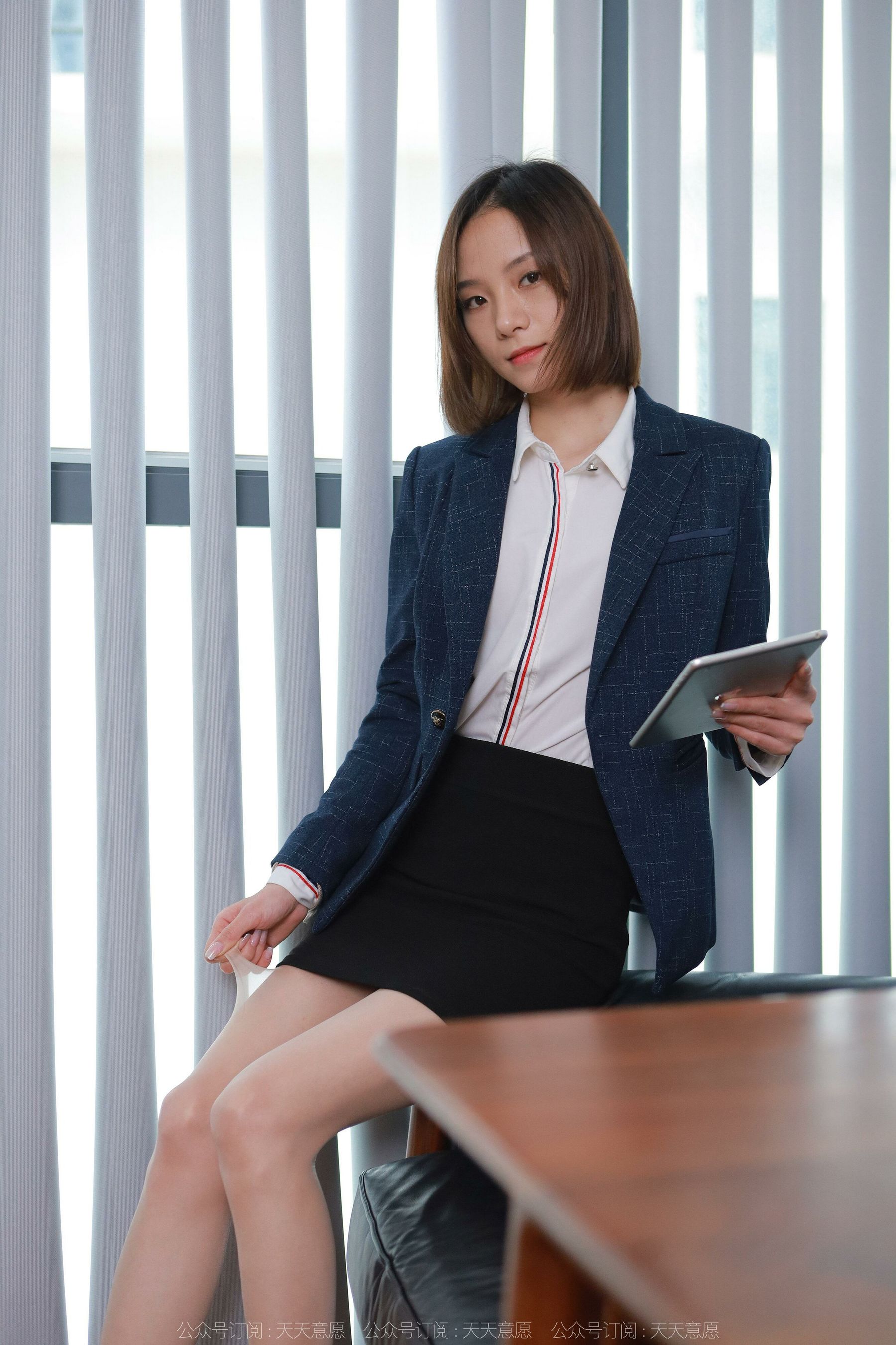 [异思趣向IESS] 模特：小六《长腿包臀裙》第3张