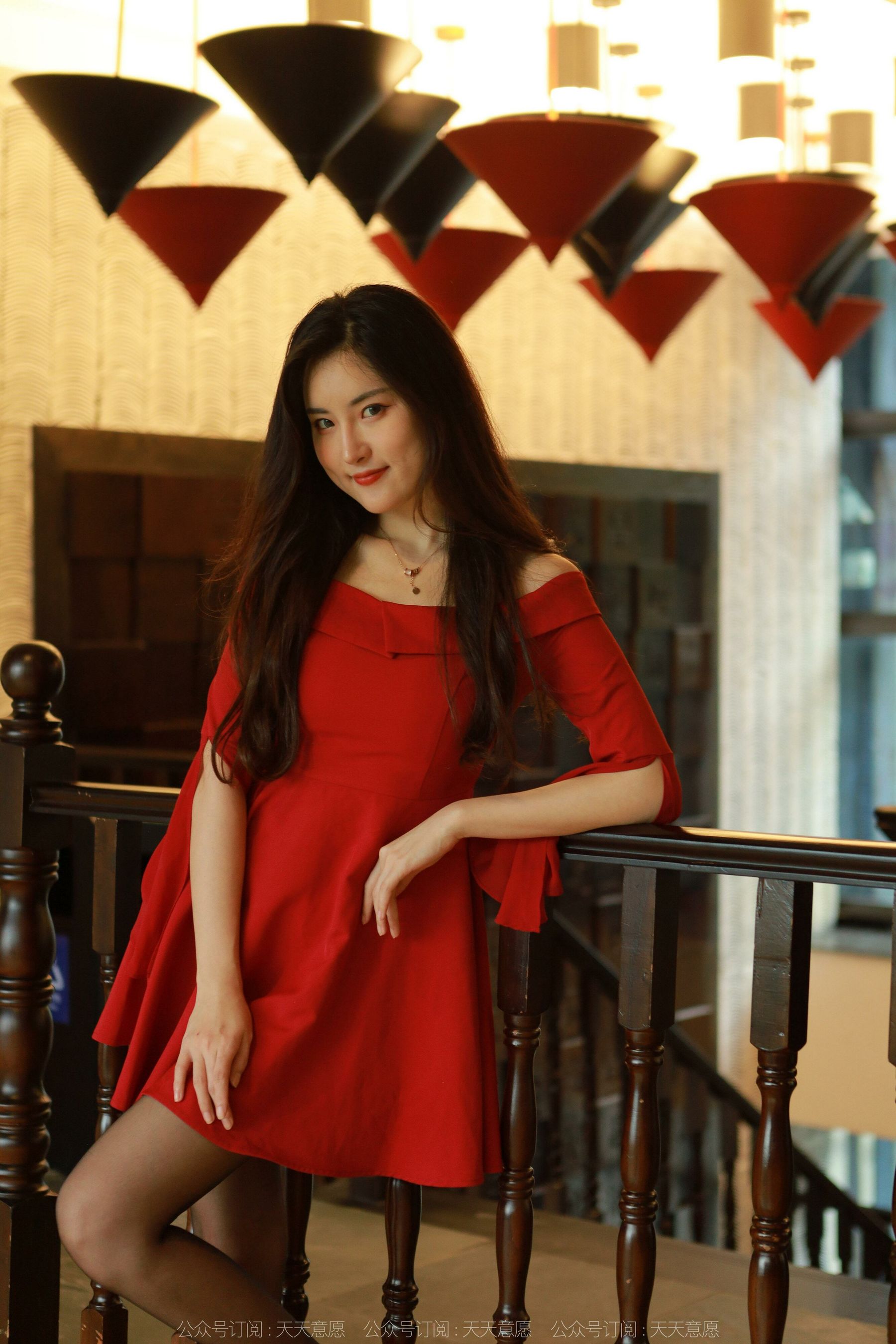 [异思趣向IESS] 模特：小宝 《红裙女神》第15张