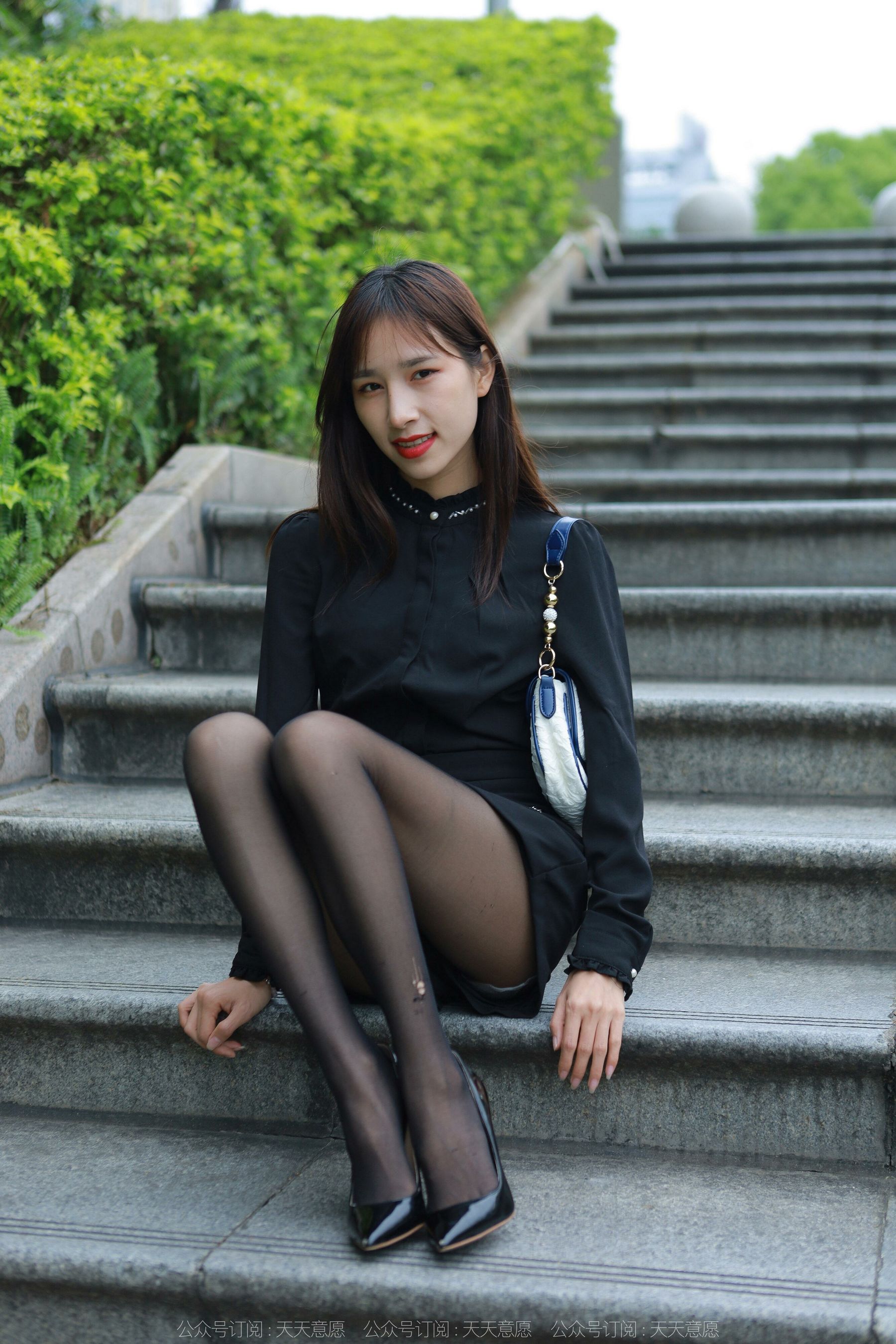 [异思趣向IESS] 模特：美子 《红唇黑丝》第8张